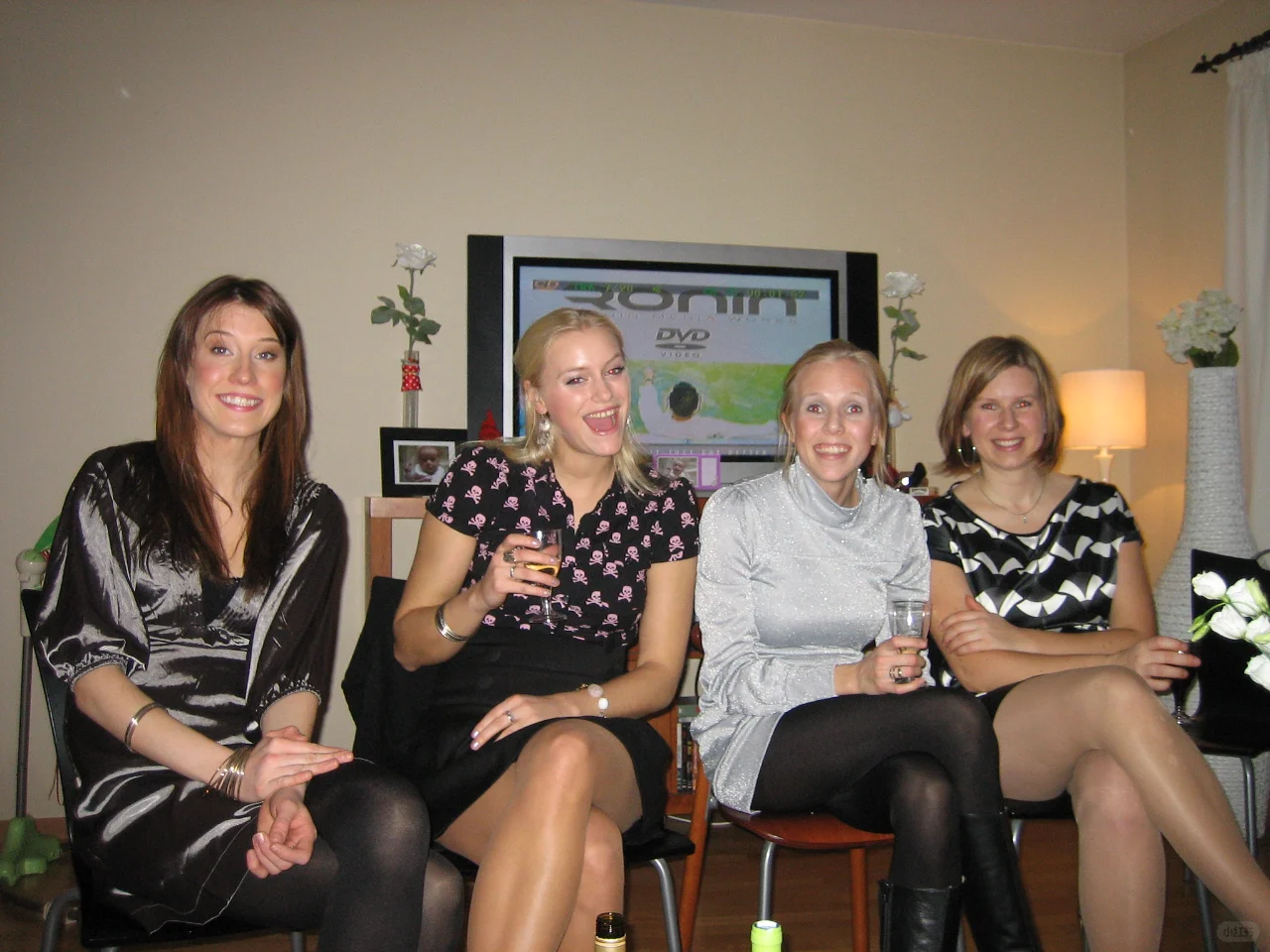 姐姐们的家中小聚