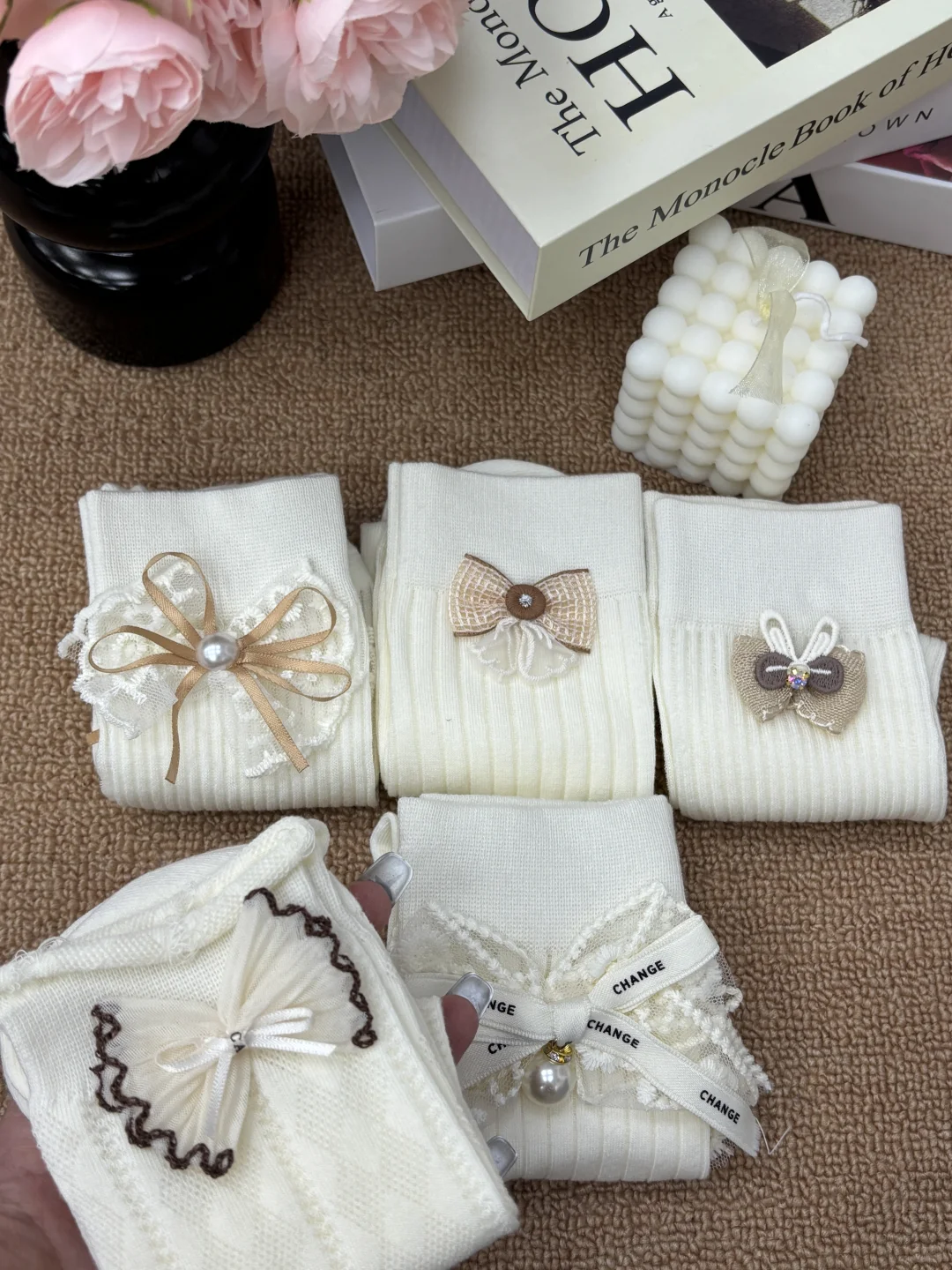 米白色袜的白丝边+珍珠蝴蝶结