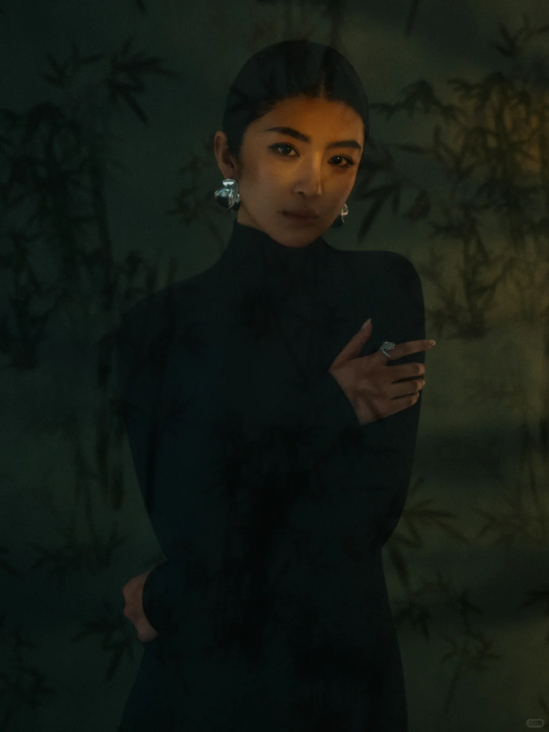 暗夜缪斯 一袭黑裙写尽优雅｜复古肖像