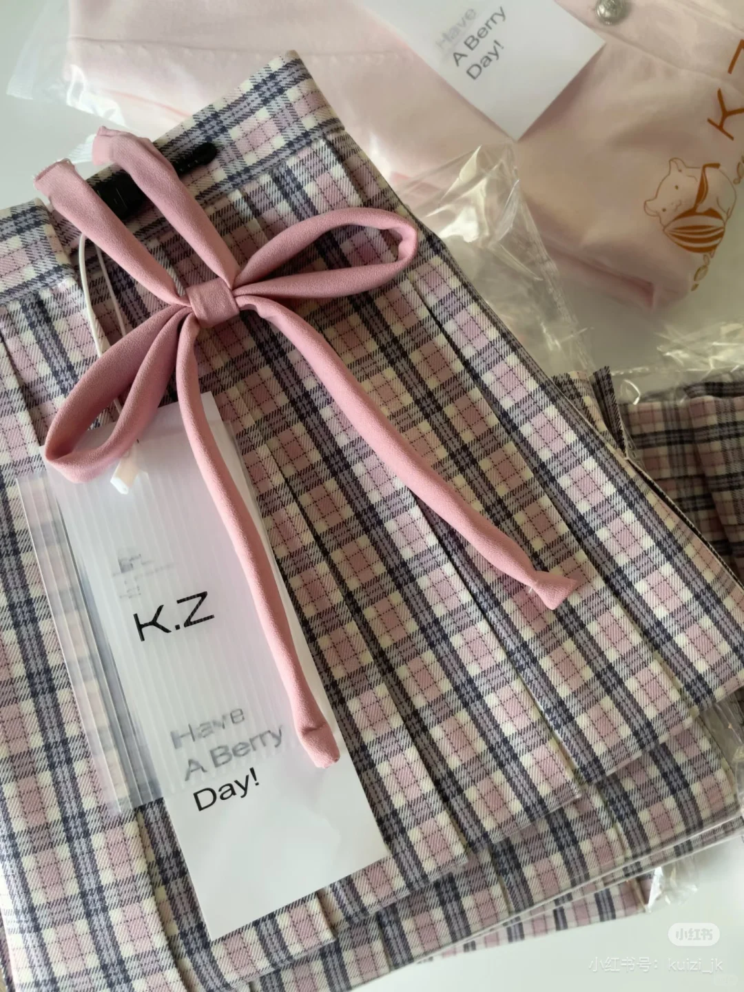 浅浅真的很漂亮，很粉嫩，收到快递很有分量，