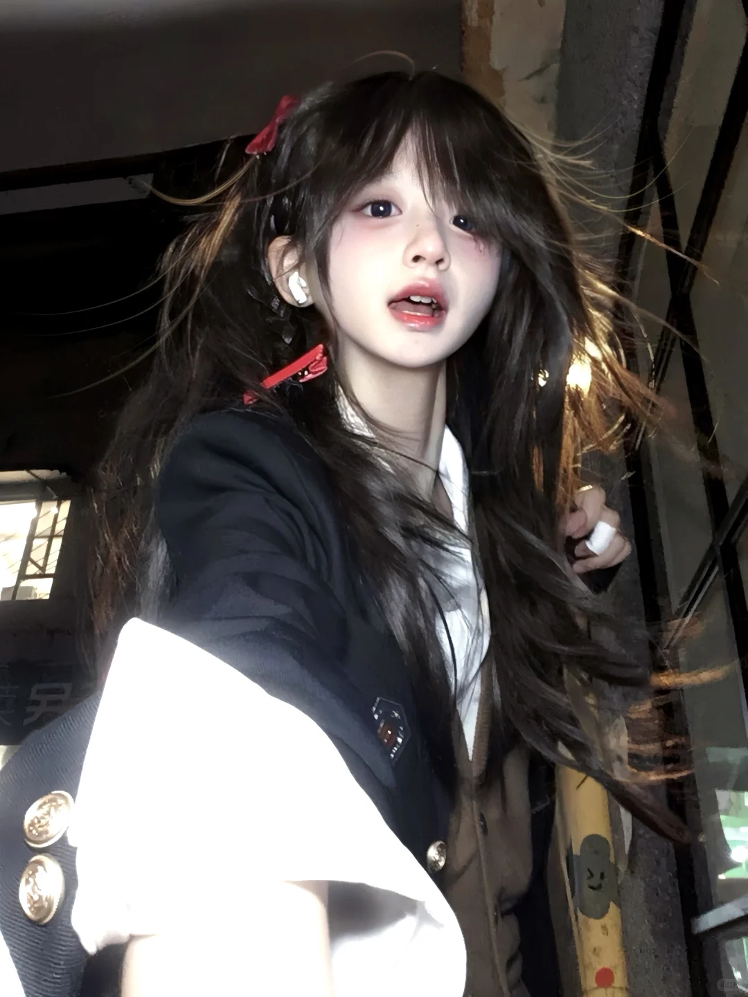 “可以摸摸你吗…”