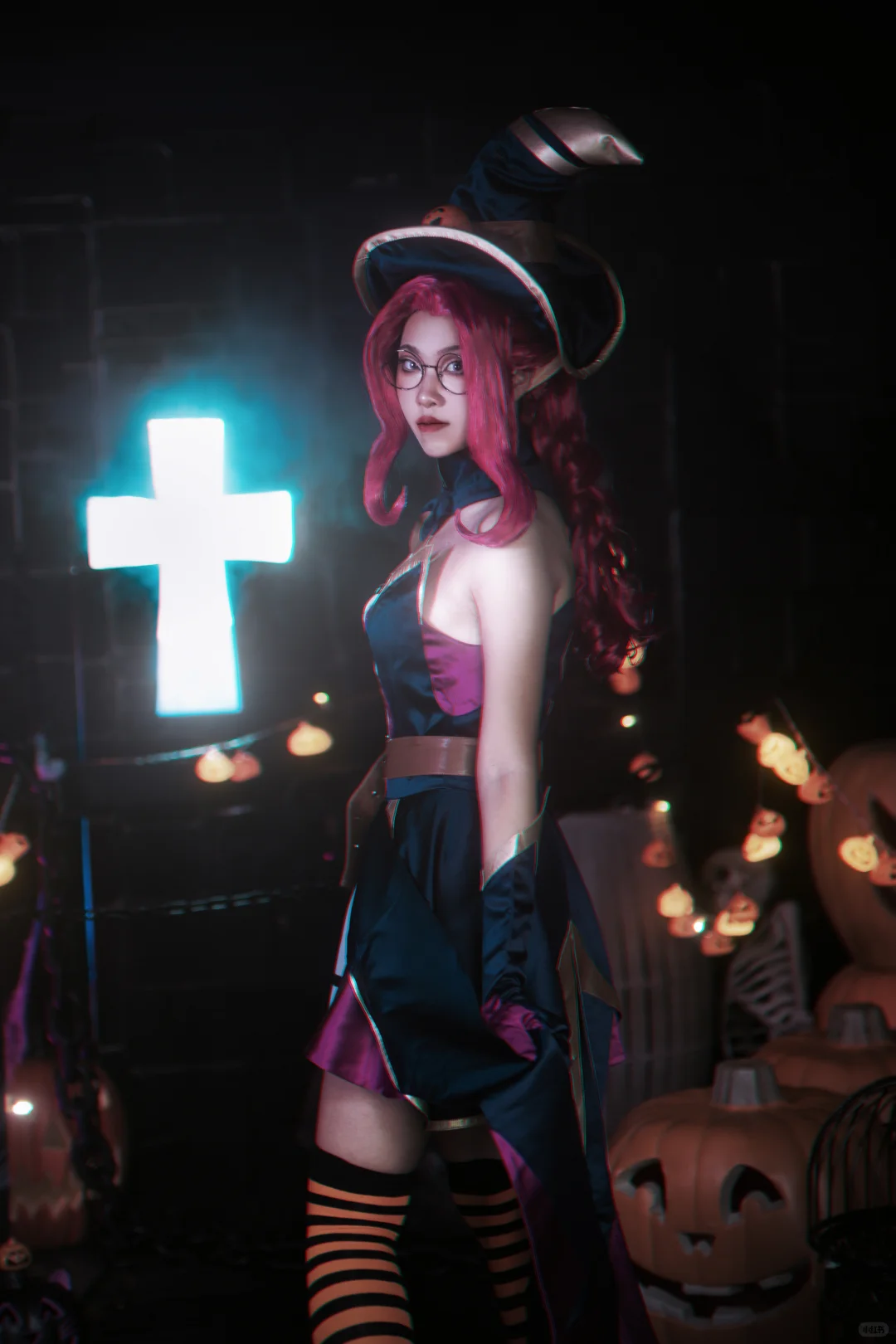 以女巫身份驾驭黑暗灵法，保护符文之地～