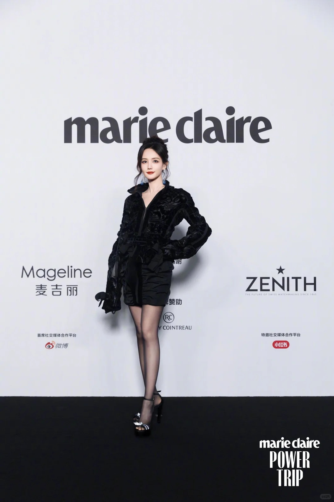 李一桐黑丝长腿魅惑穿搭