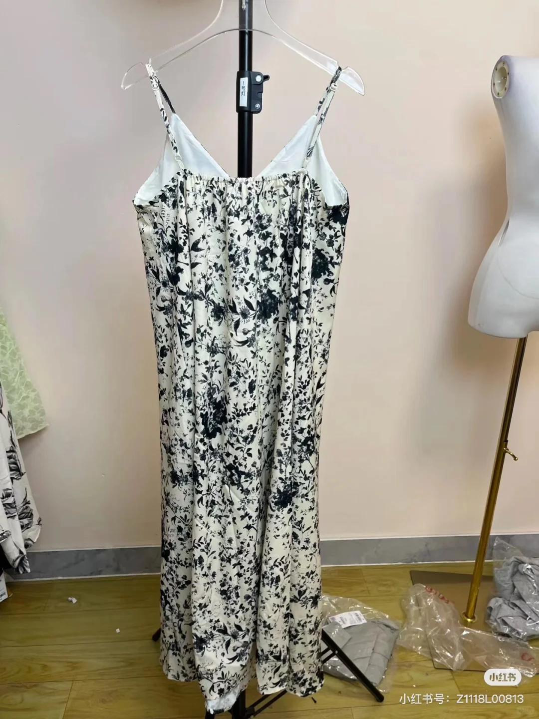 49🌟Mixblu黑色印花吊带连衣裙