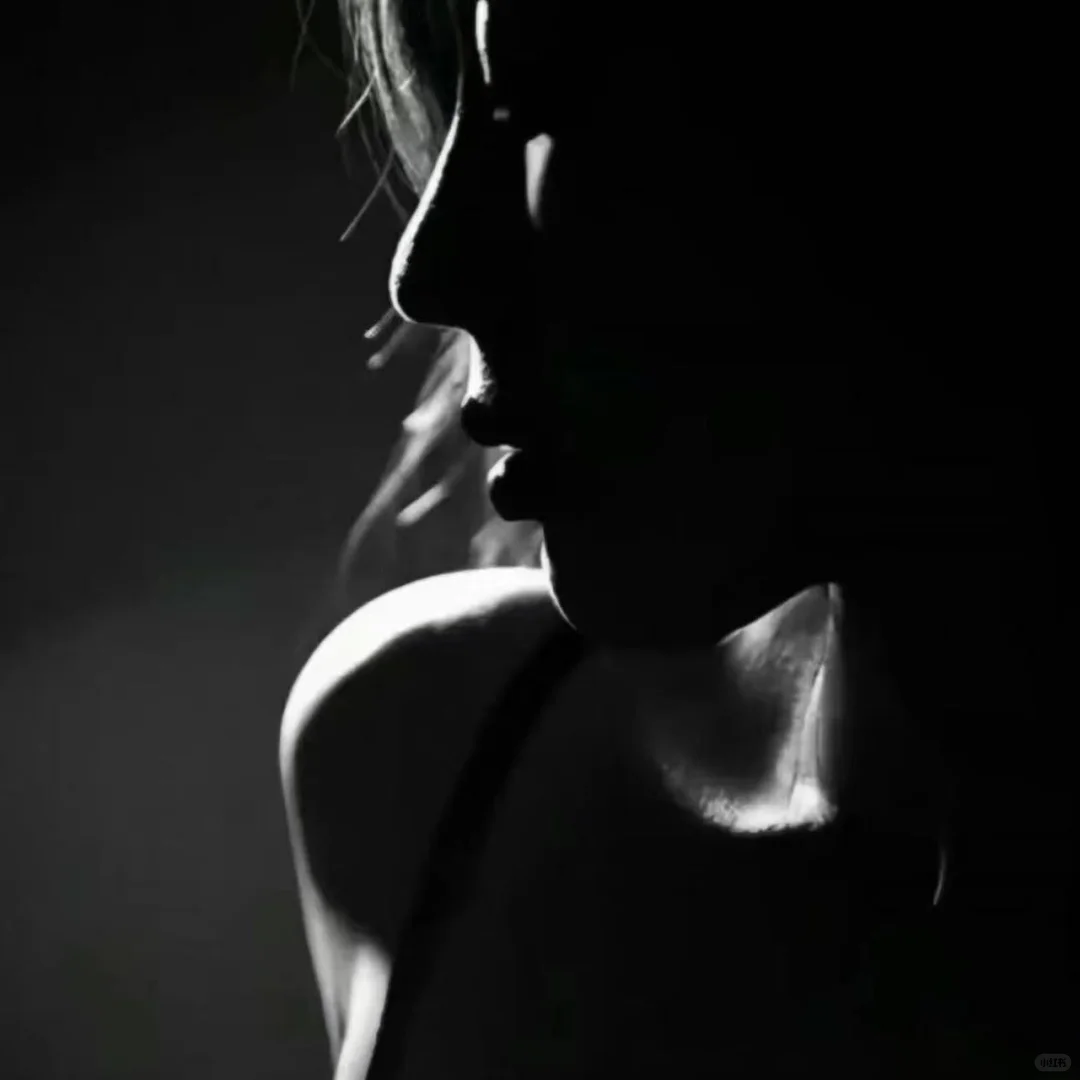 高质量黑白女头