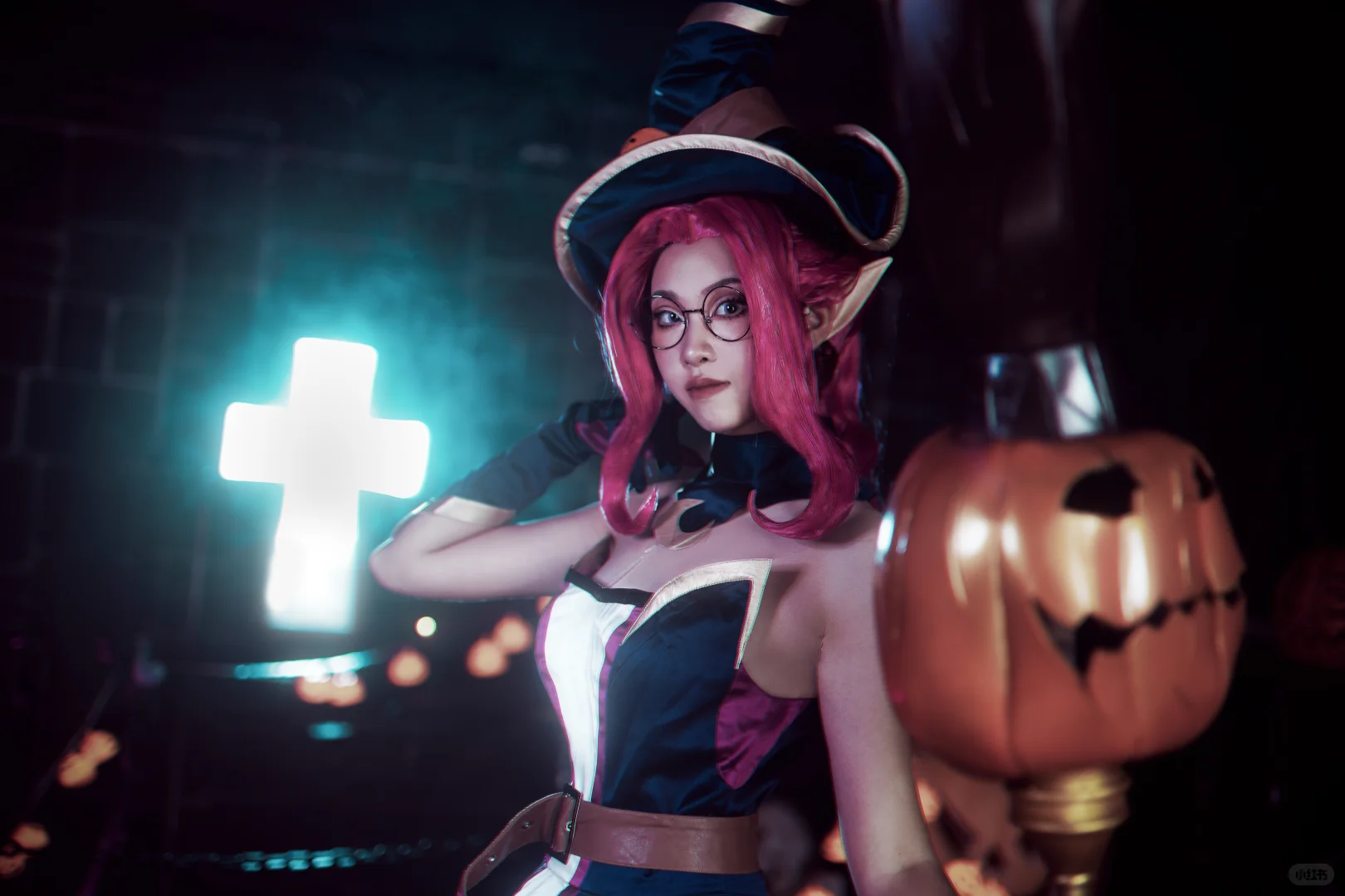 以女巫身份驾驭黑暗灵法，保护符文之地～