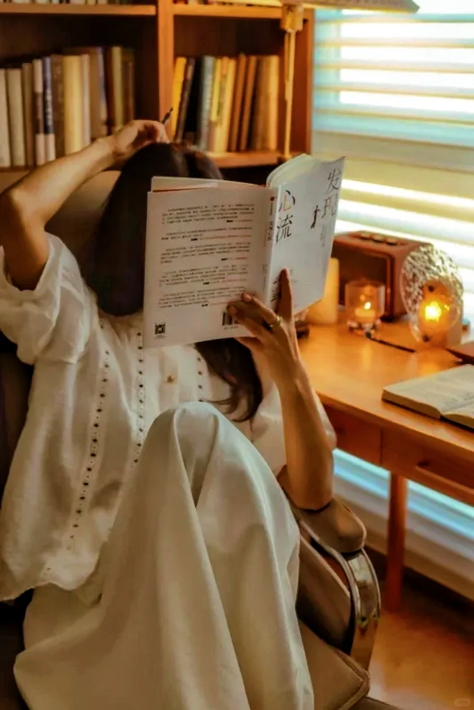 学习看书文艺头像女