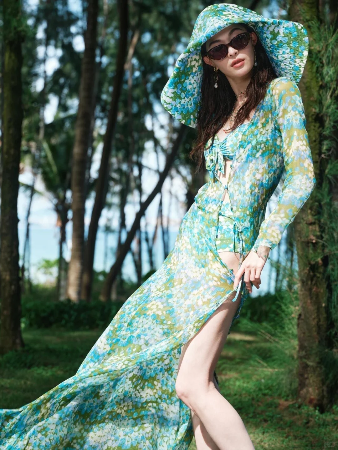 钟楚曦大走性感风，没完没了“秀身材”