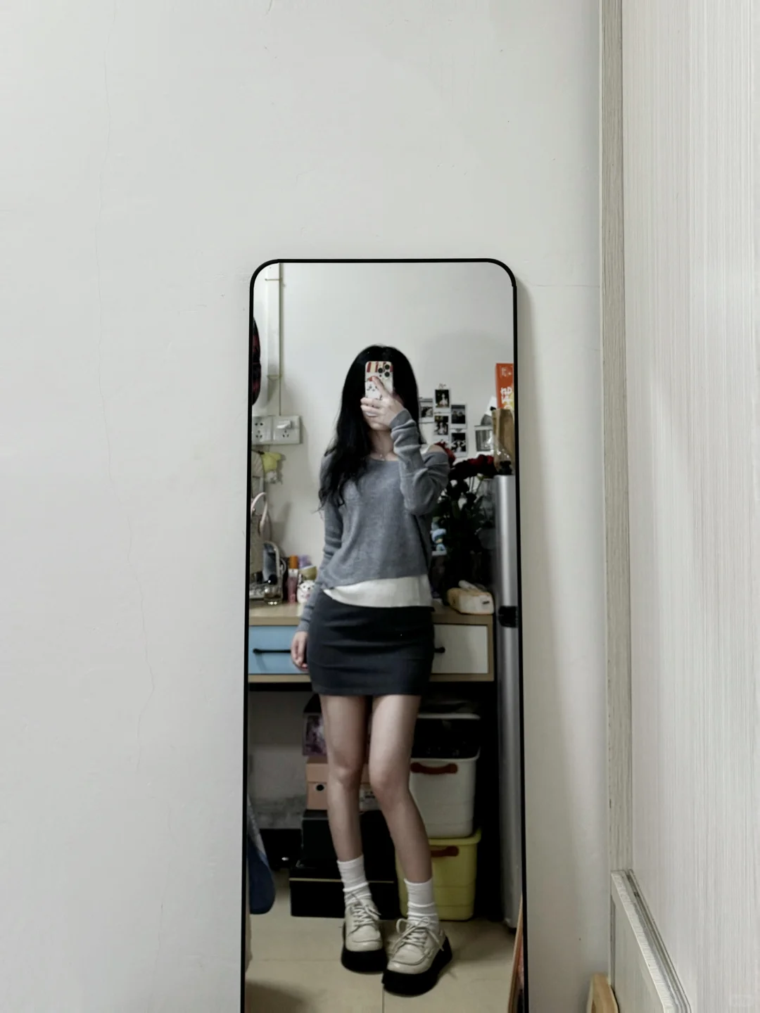 2选1！灰露肩上衣搭包臀裙还是百褶裙更好看