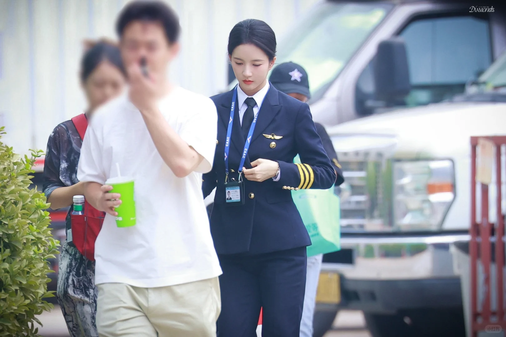 刘些宁这侧颜简直绝了