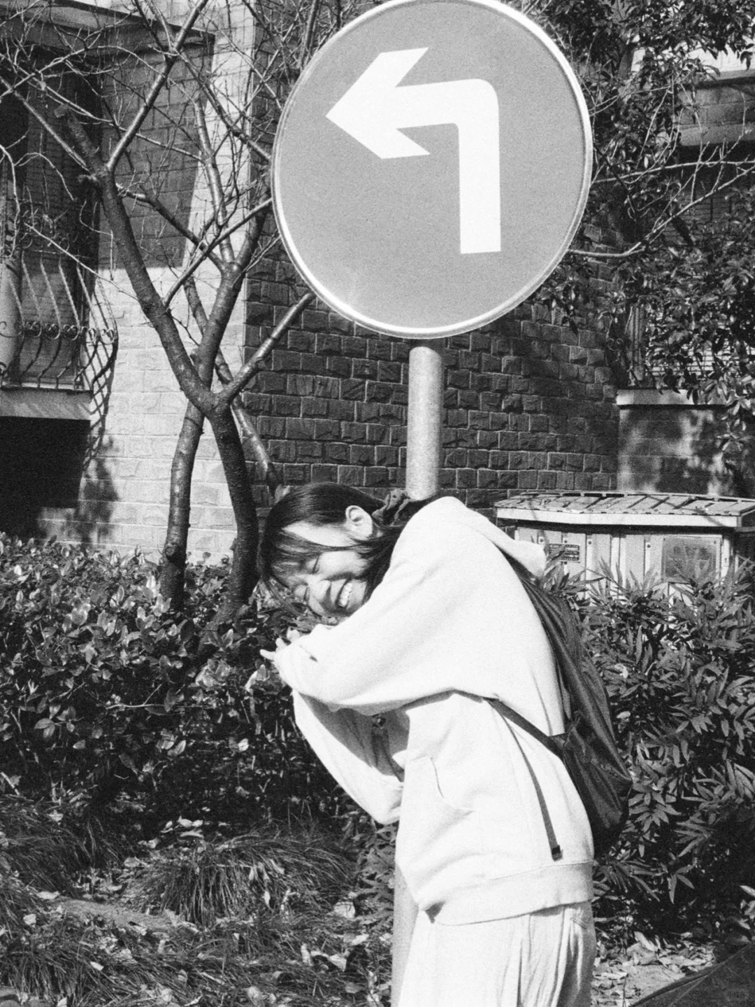 喜欢雀斑、牙套、自然卷、粗壮的小腿。