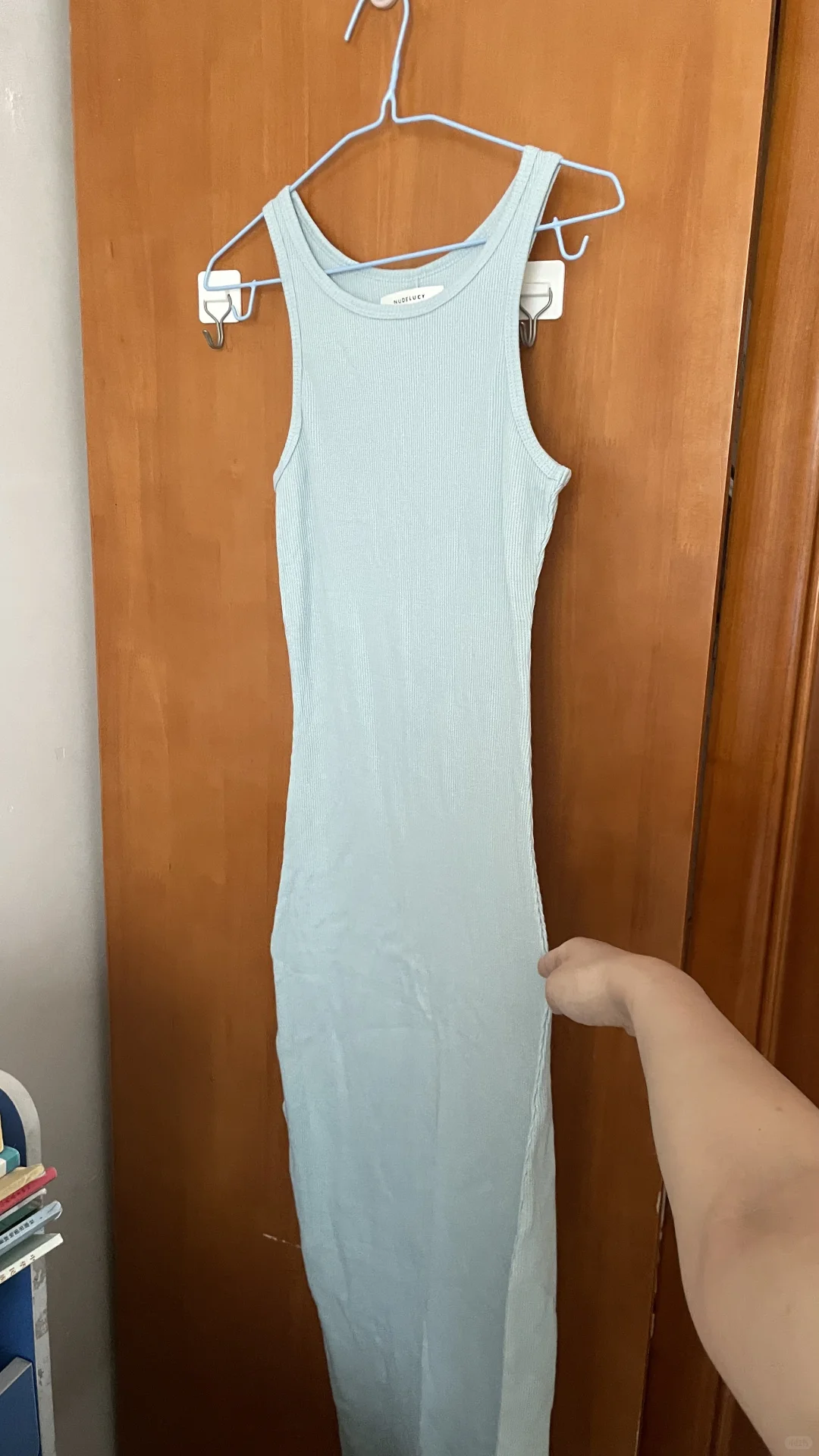 女大学生毕业了 一件不留