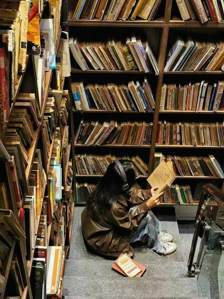 学习看书文艺头像女