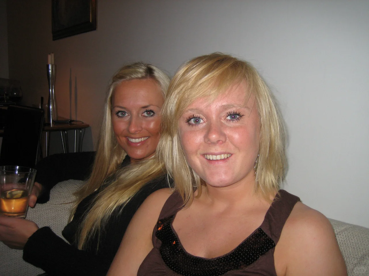 姐姐们的家中小聚