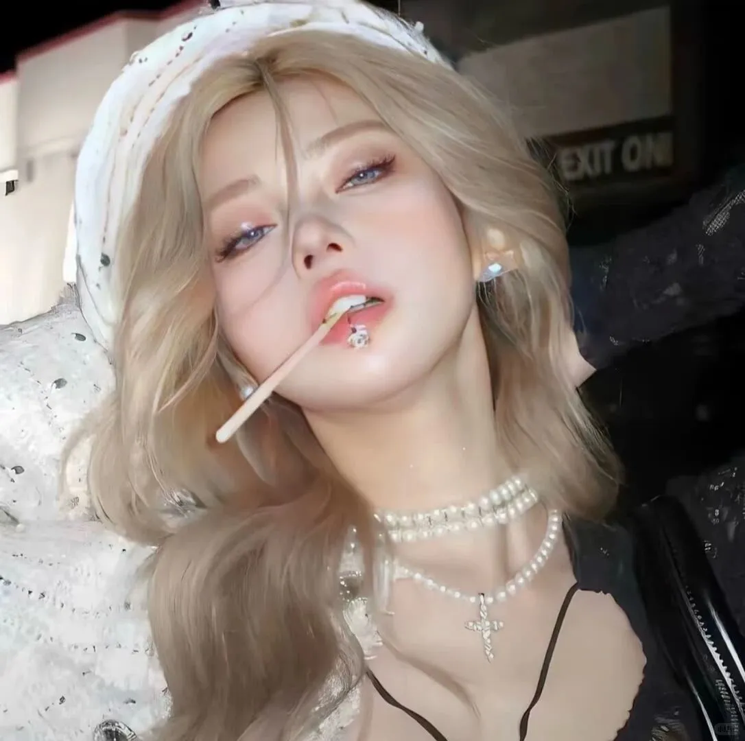 2025爆火「氧气感女头」｜自然光质感美到