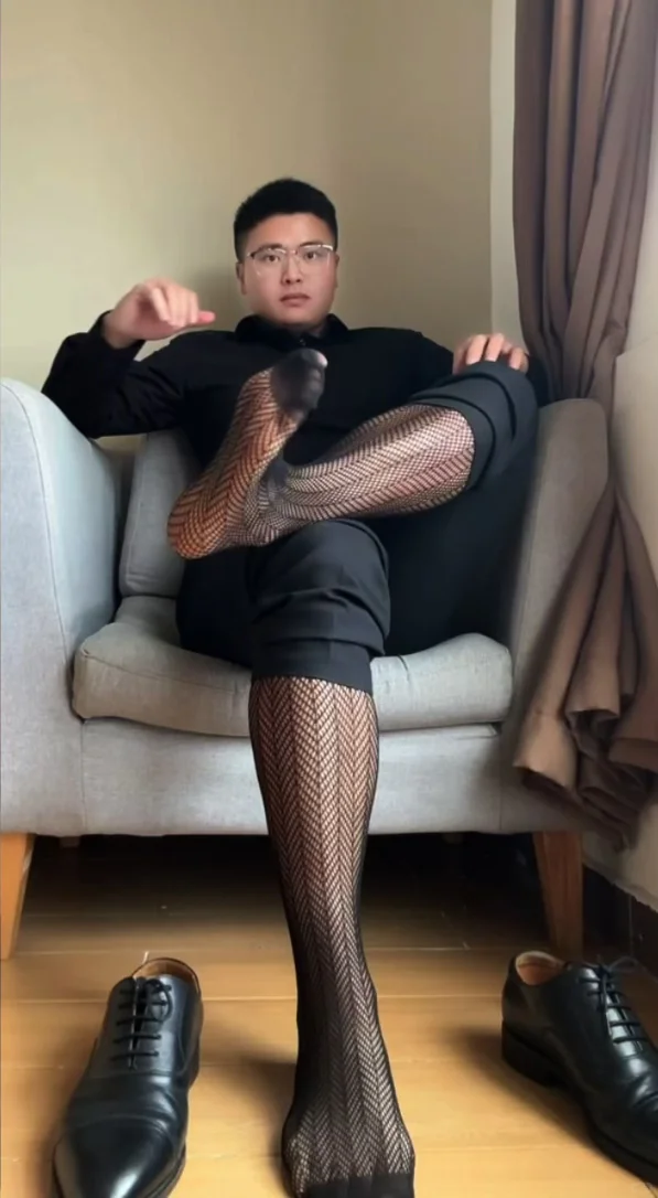 下班，黑白丝，👉滑（勿喷）