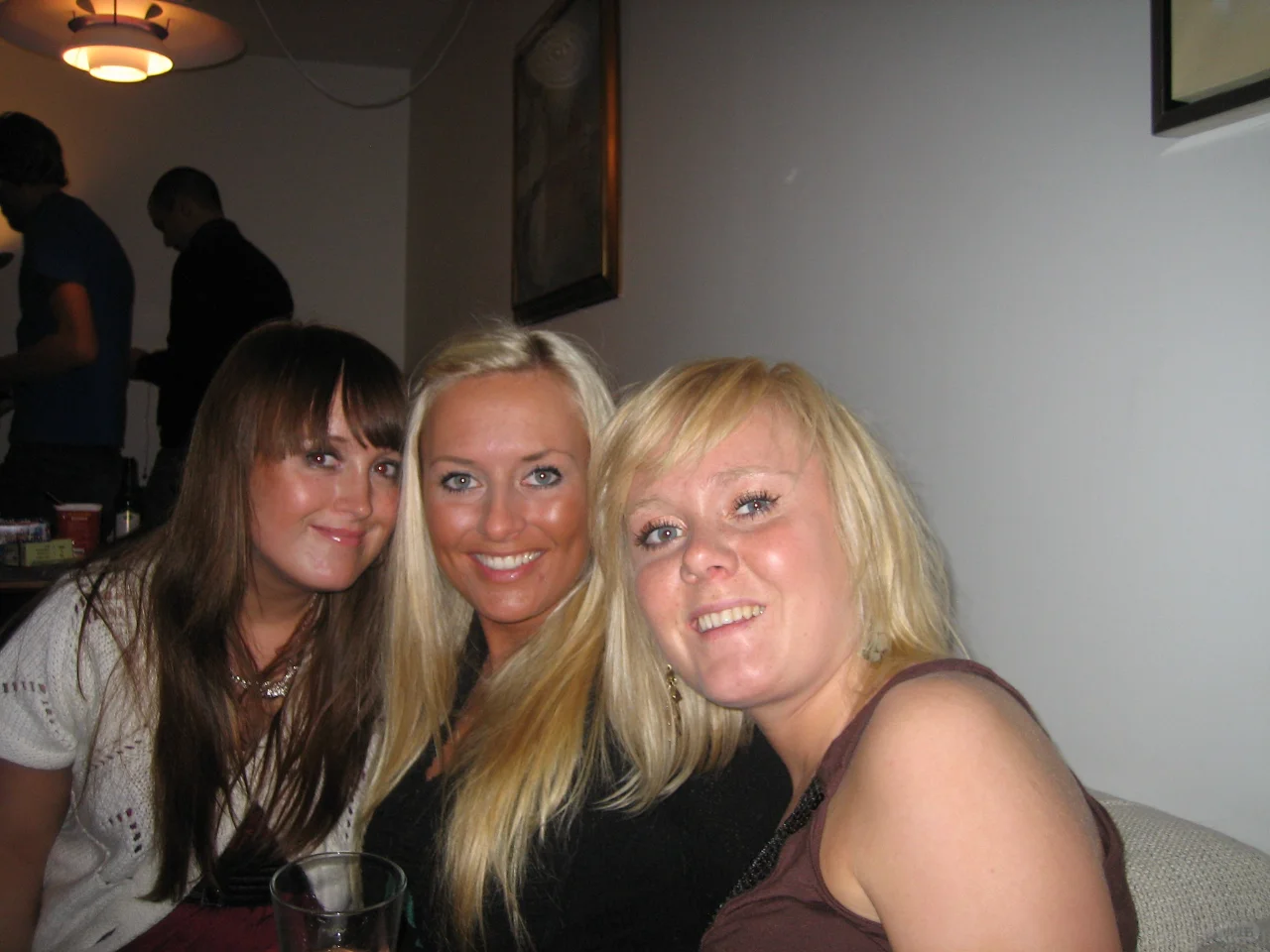 姐姐们的家中小聚