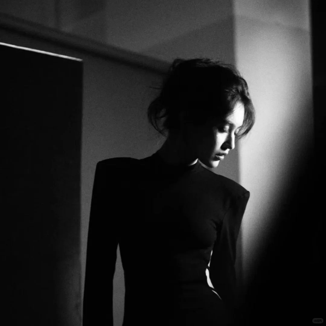 高质量黑白女头