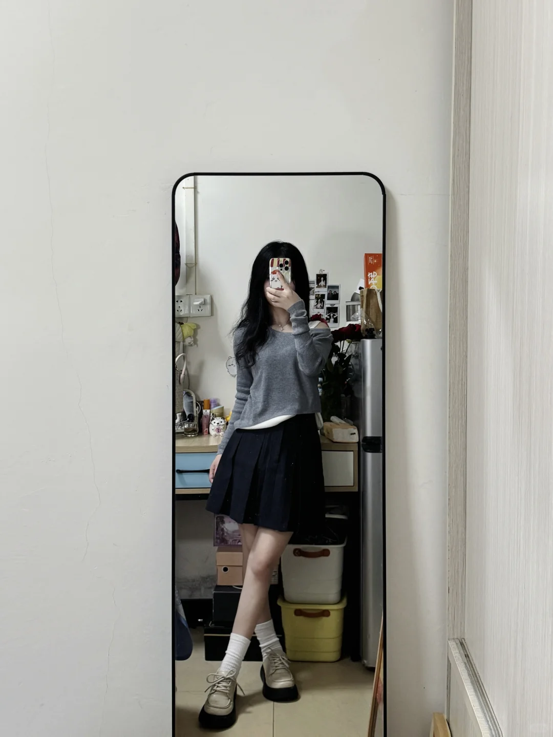 2选1！灰露肩上衣搭包臀裙还是百褶裙更好看