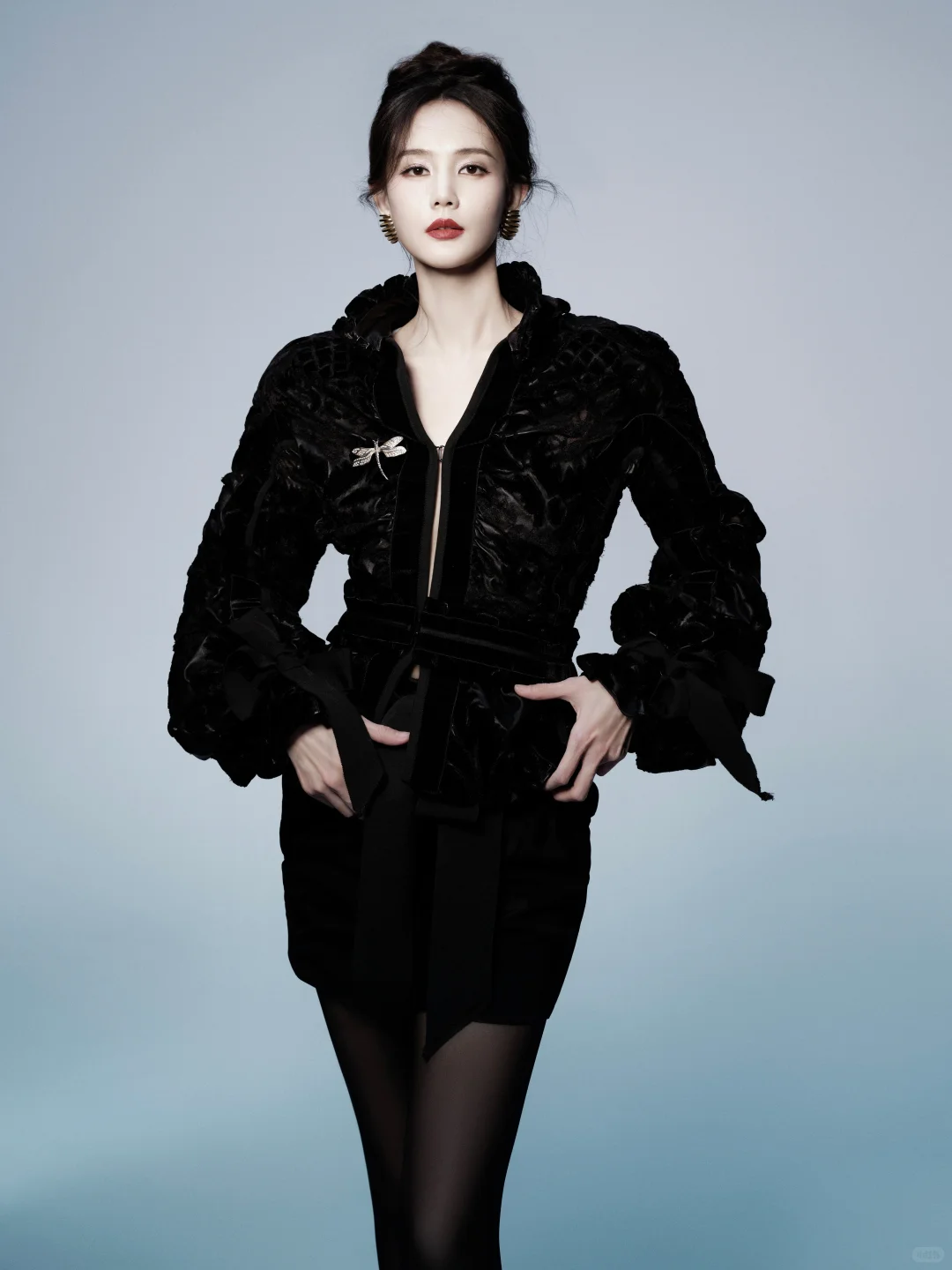 李一桐黑丝长腿魅惑穿搭