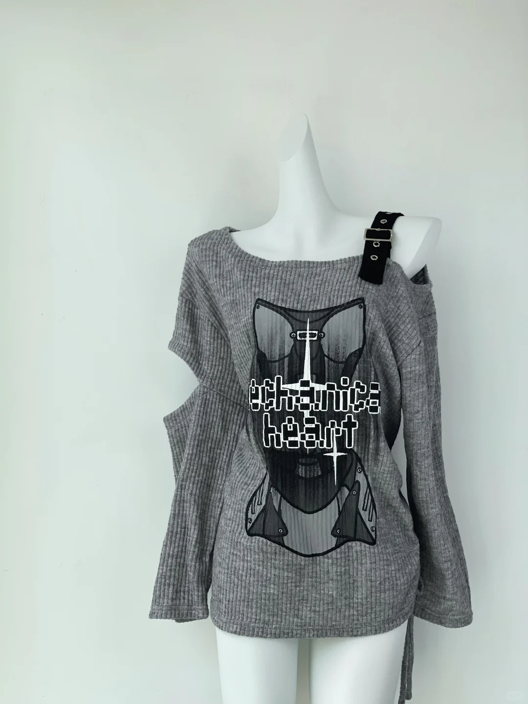 暗黑甜酷风⚙️斜肩设计感拉满