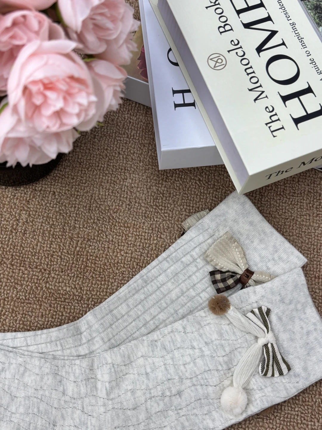 米白棉袜的白丝边和小珍珠蝴蝶结