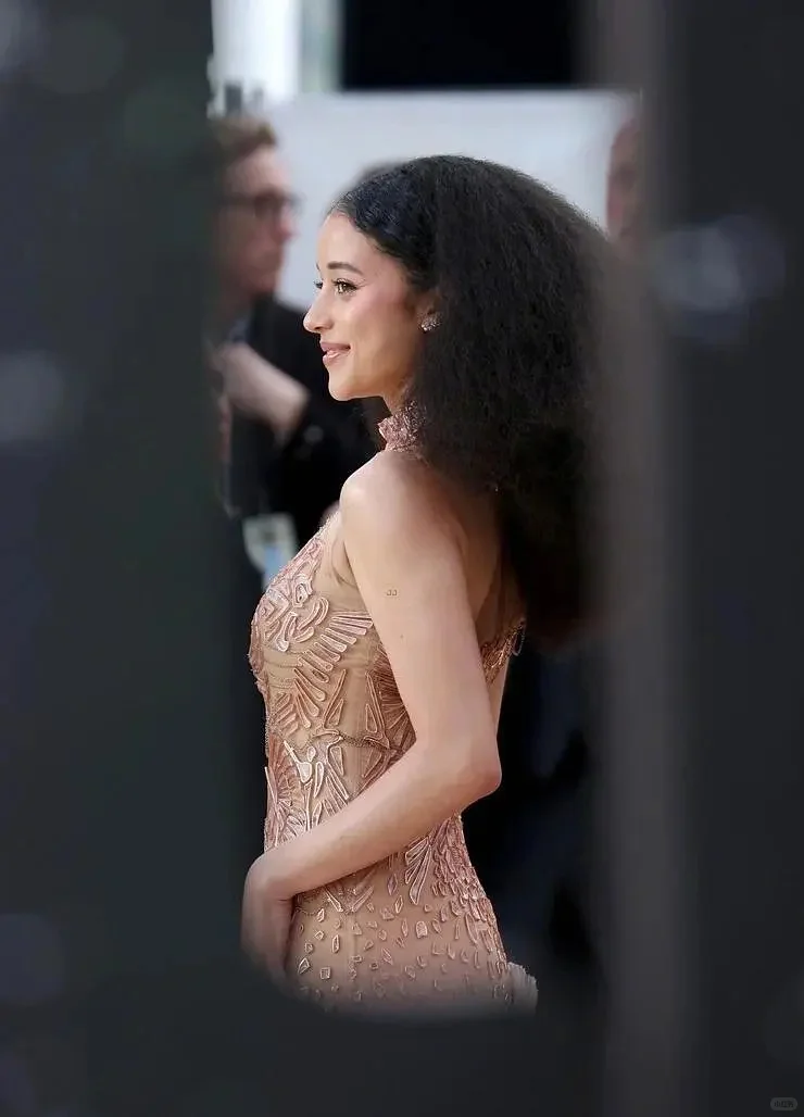 美女需要这种怼脸拍！