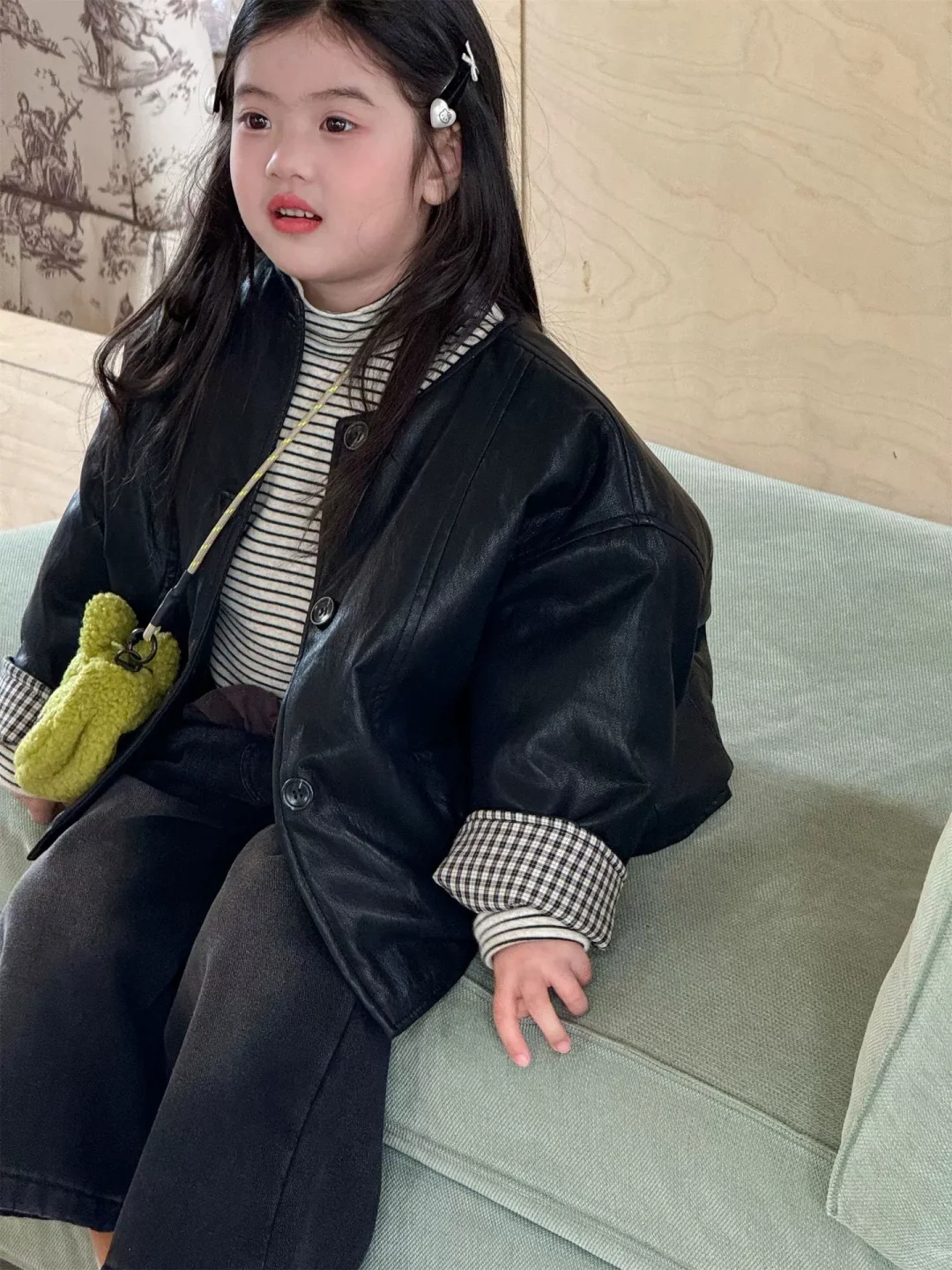 秋冬季新款女童加绒加厚皮衣来了