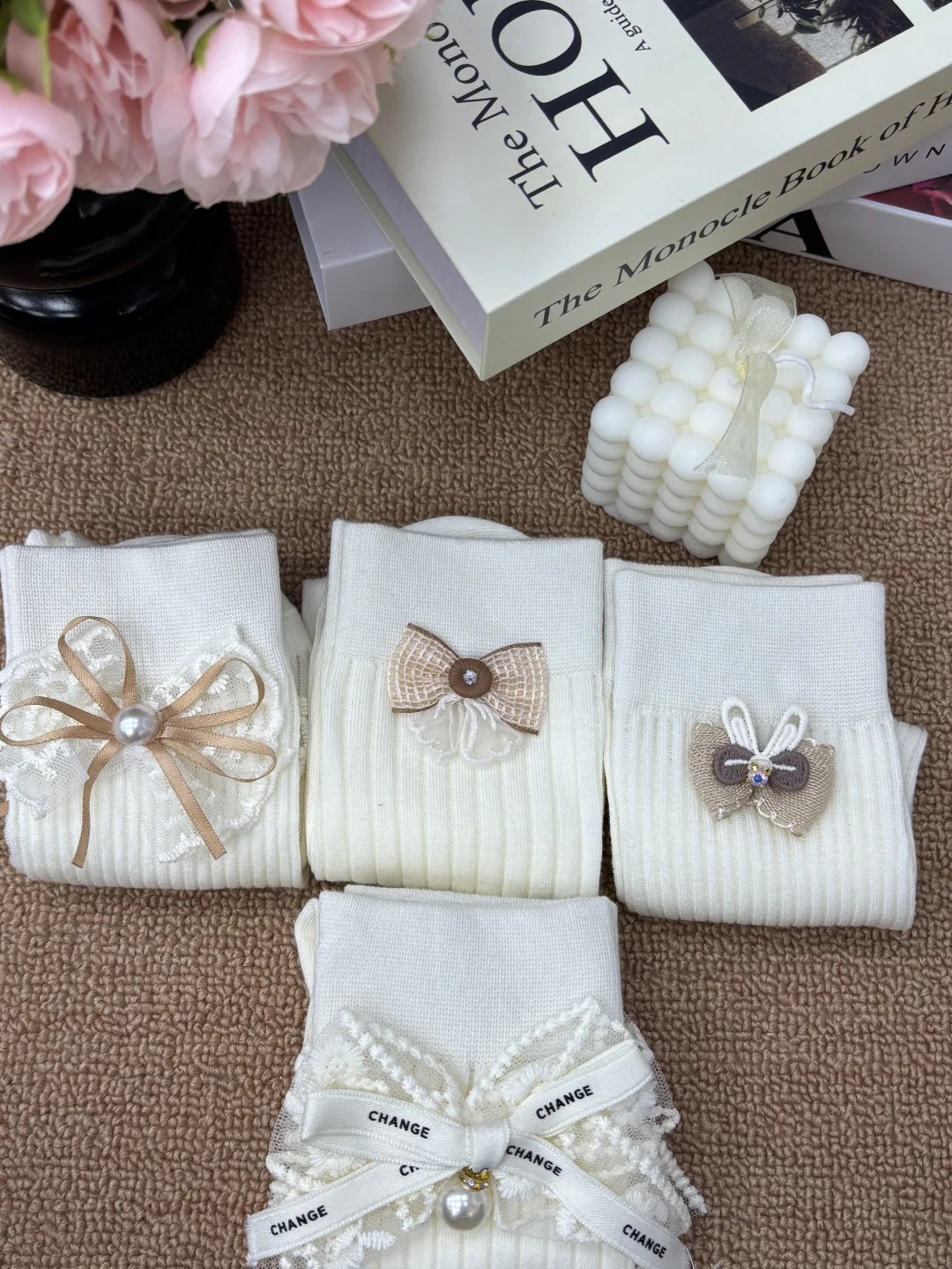 米白色袜的白丝边+珍珠蝴蝶结