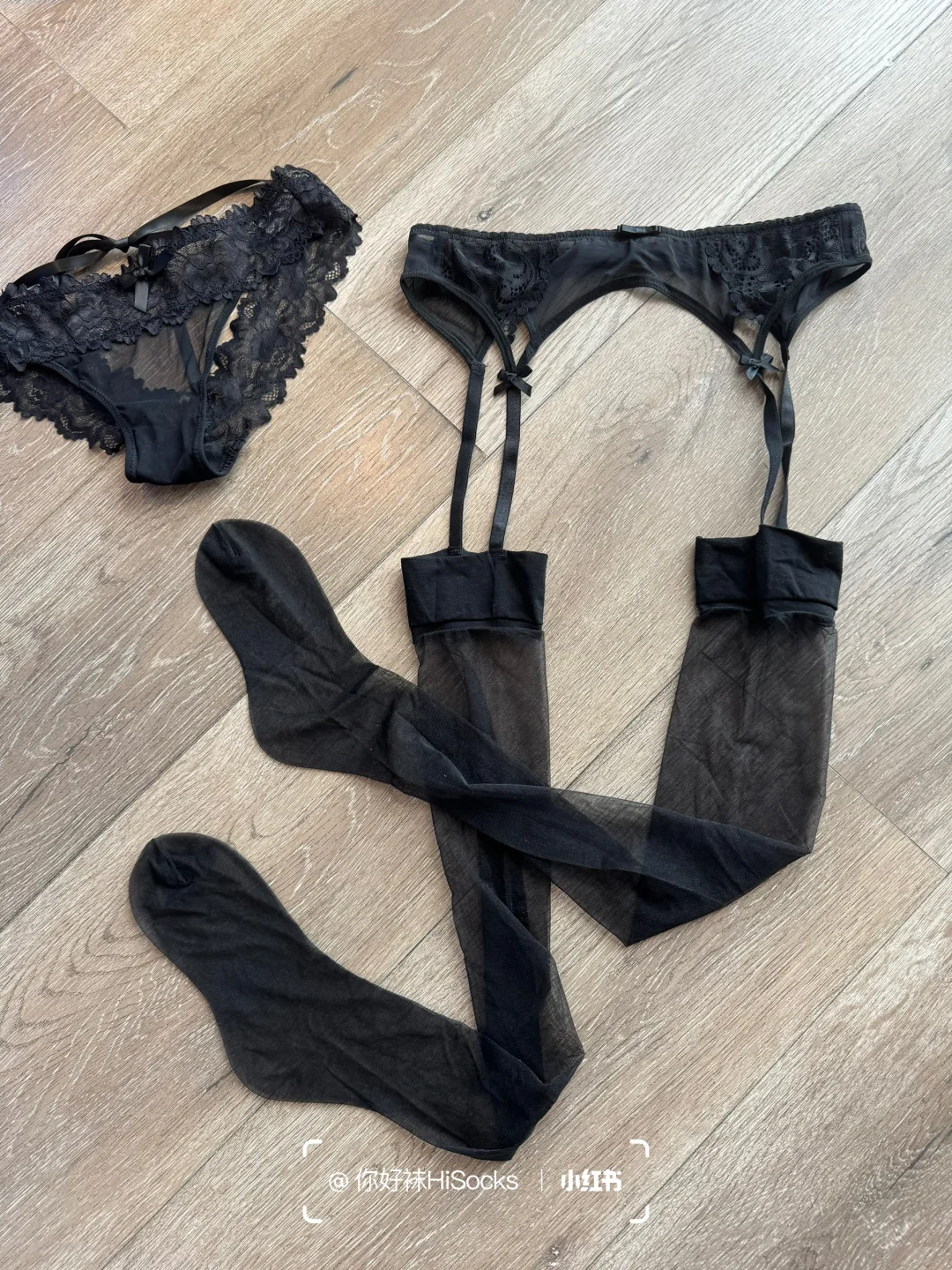 约会穿搭｜黑色蕾丝吊带袜真的好辣！