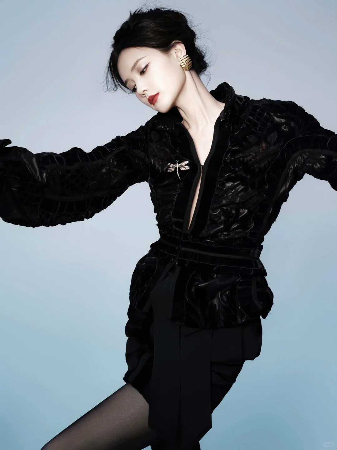 李一桐黑丝长腿魅惑穿搭