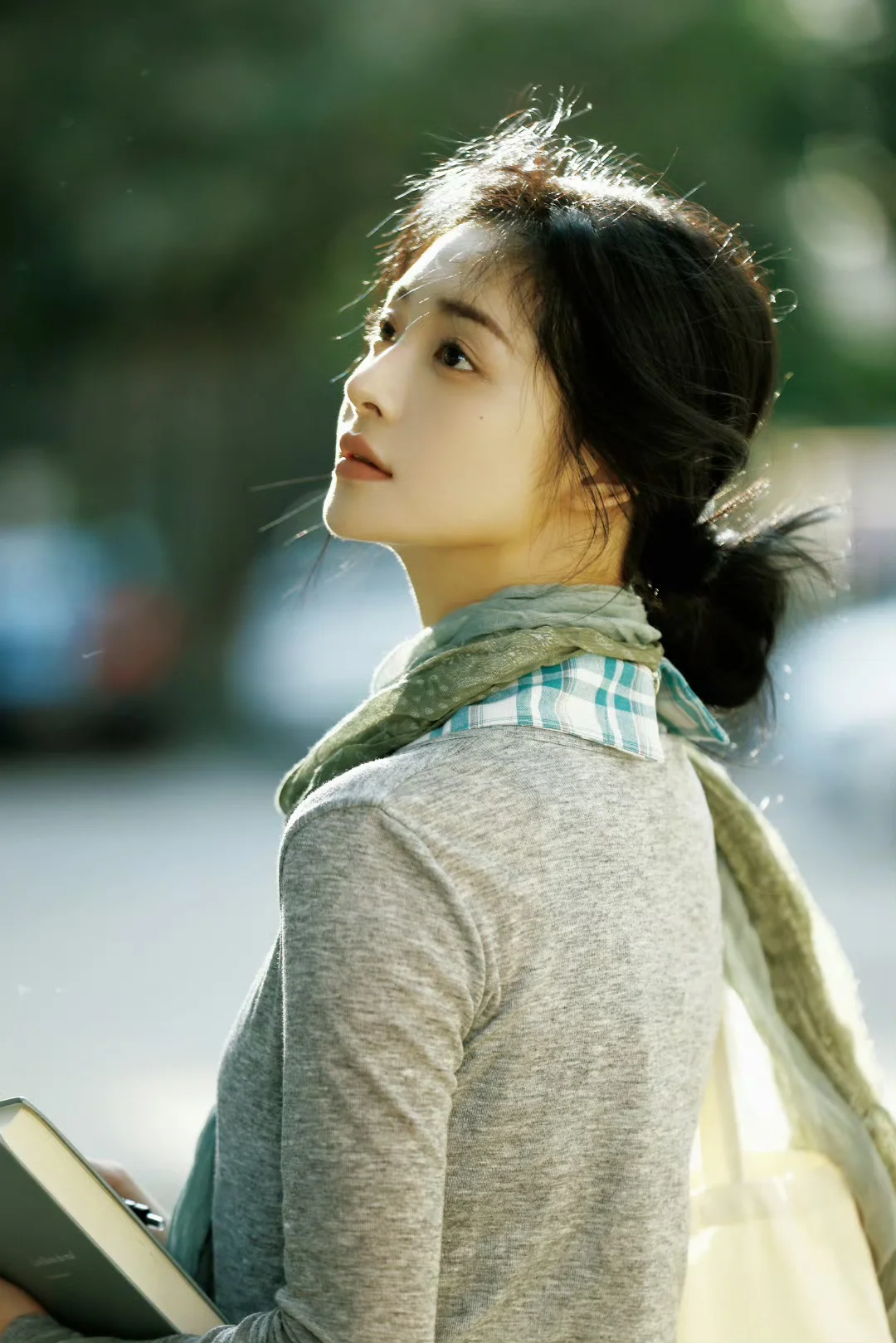 听老家人说县里面来了好几位女明星