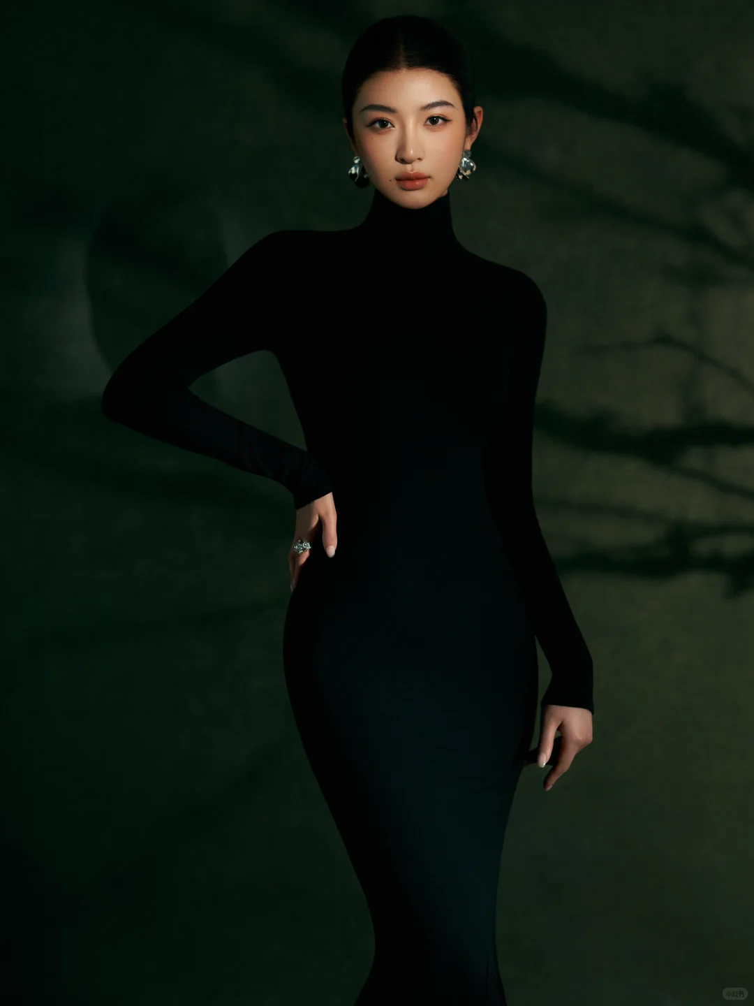 暗夜缪斯 一袭黑裙写尽优雅｜复古肖像