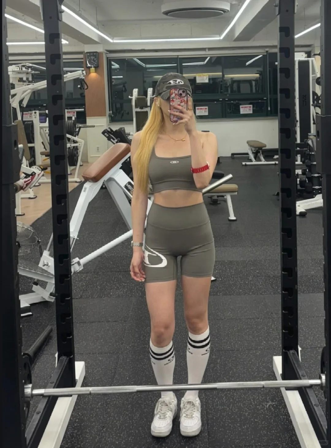 健身黑势力，金发少女不惯着你，撸铁不放弃