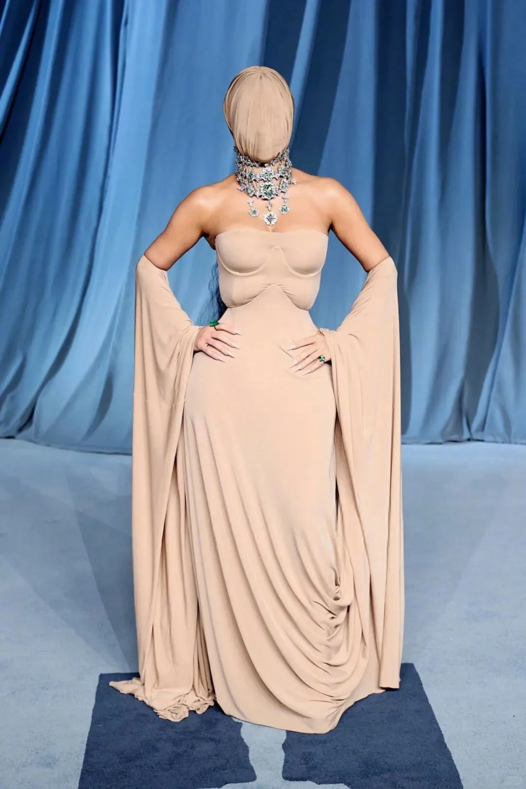 卡戴珊家的女人果然很炸裂 身材和状态都炸