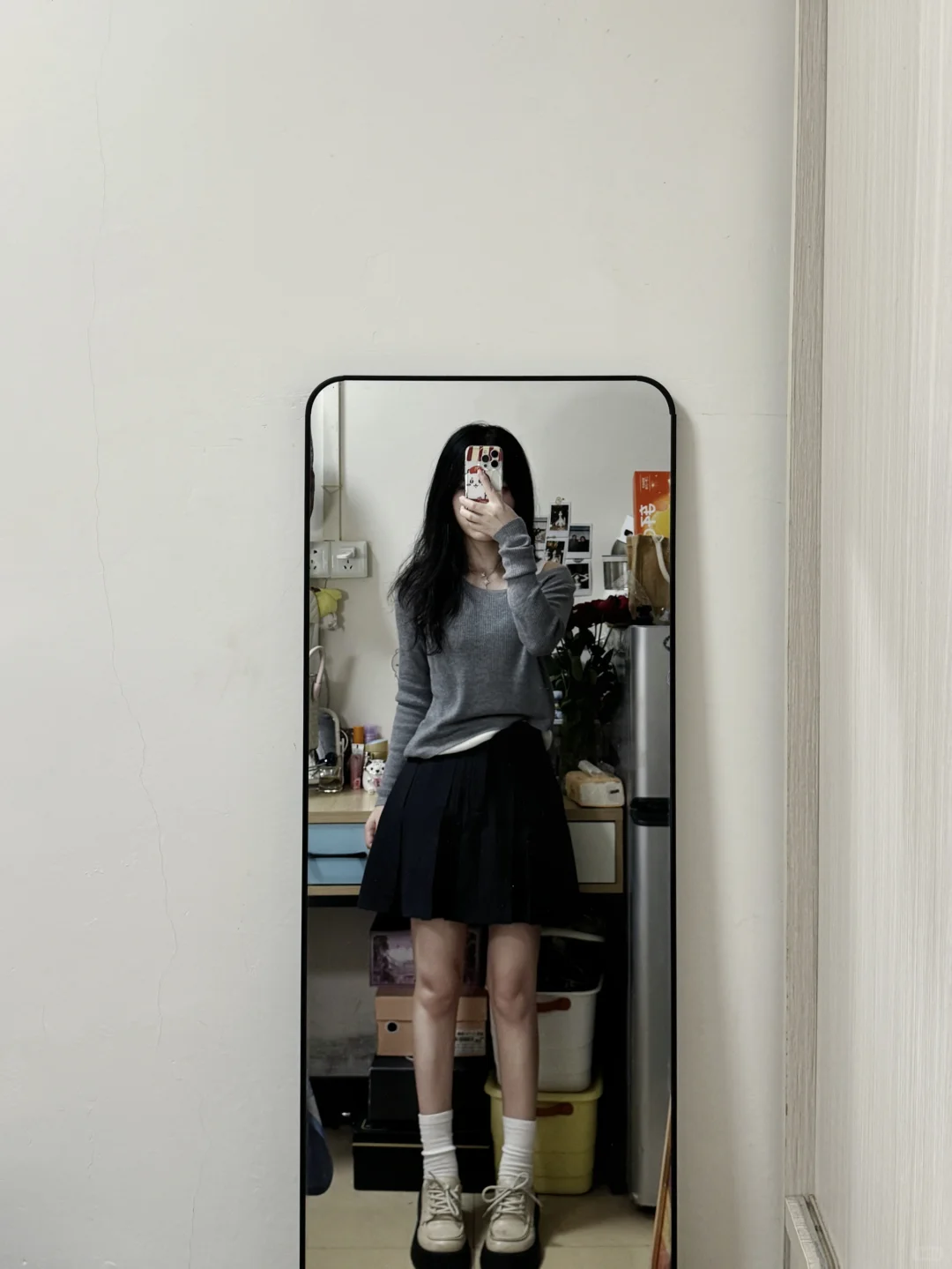 2选1！灰露肩上衣搭包臀裙还是百褶裙更好看