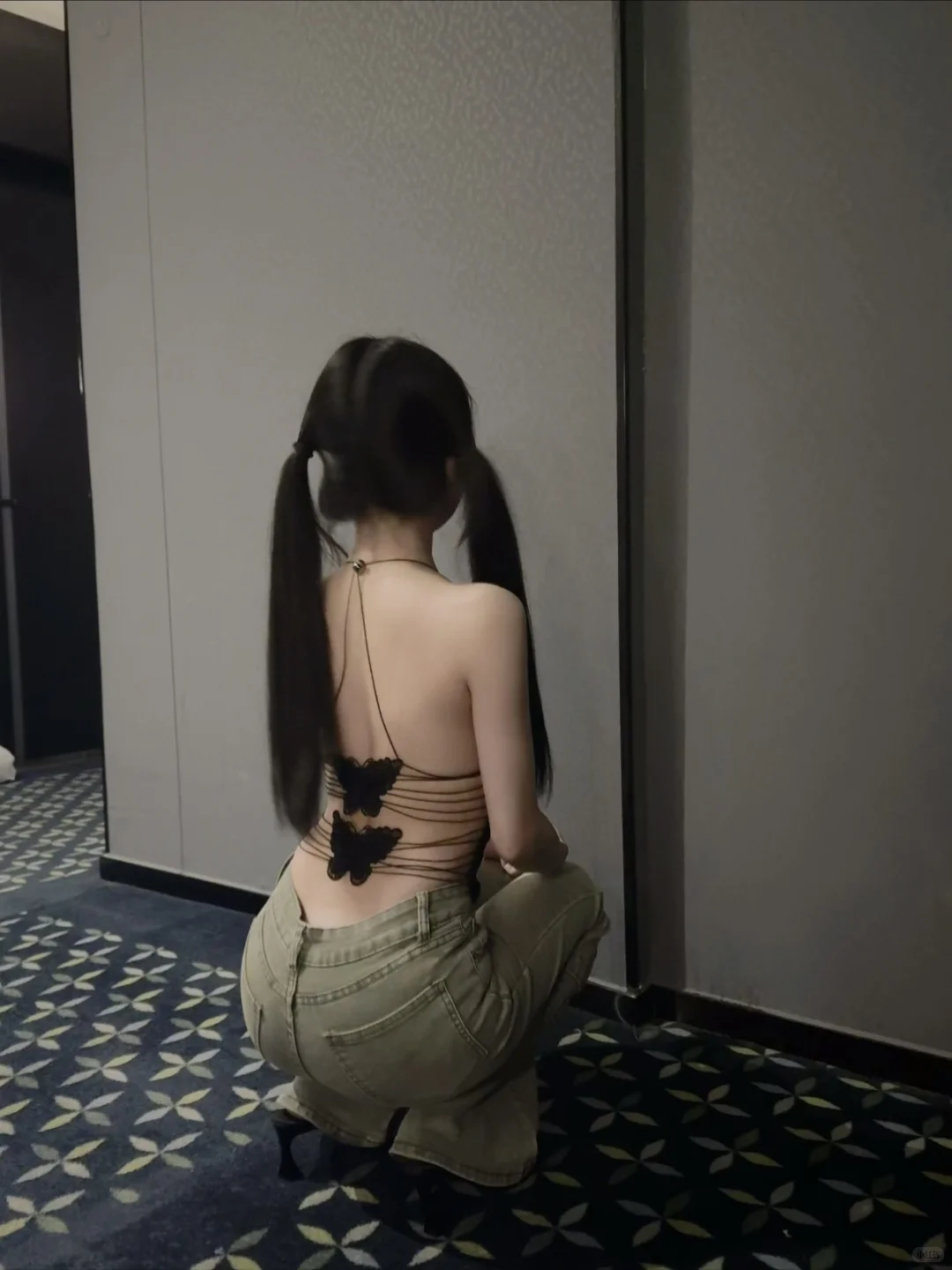 实况！！黑色露背大吊带太辣啦～