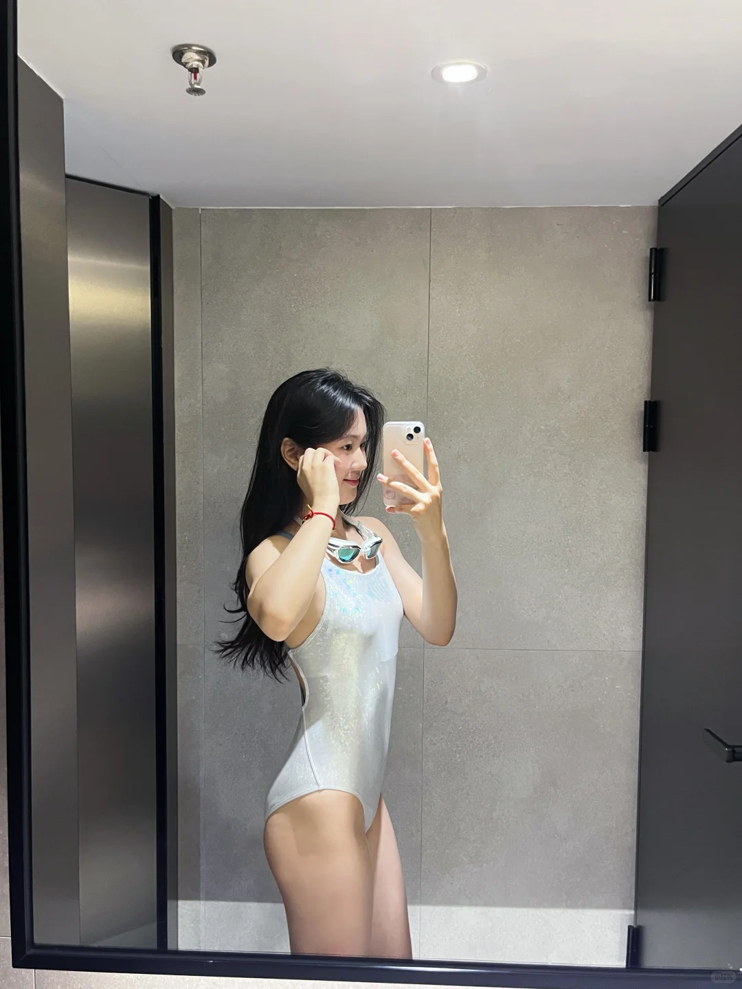 这件白色泳衣真的穿上就不想脱！绝了！