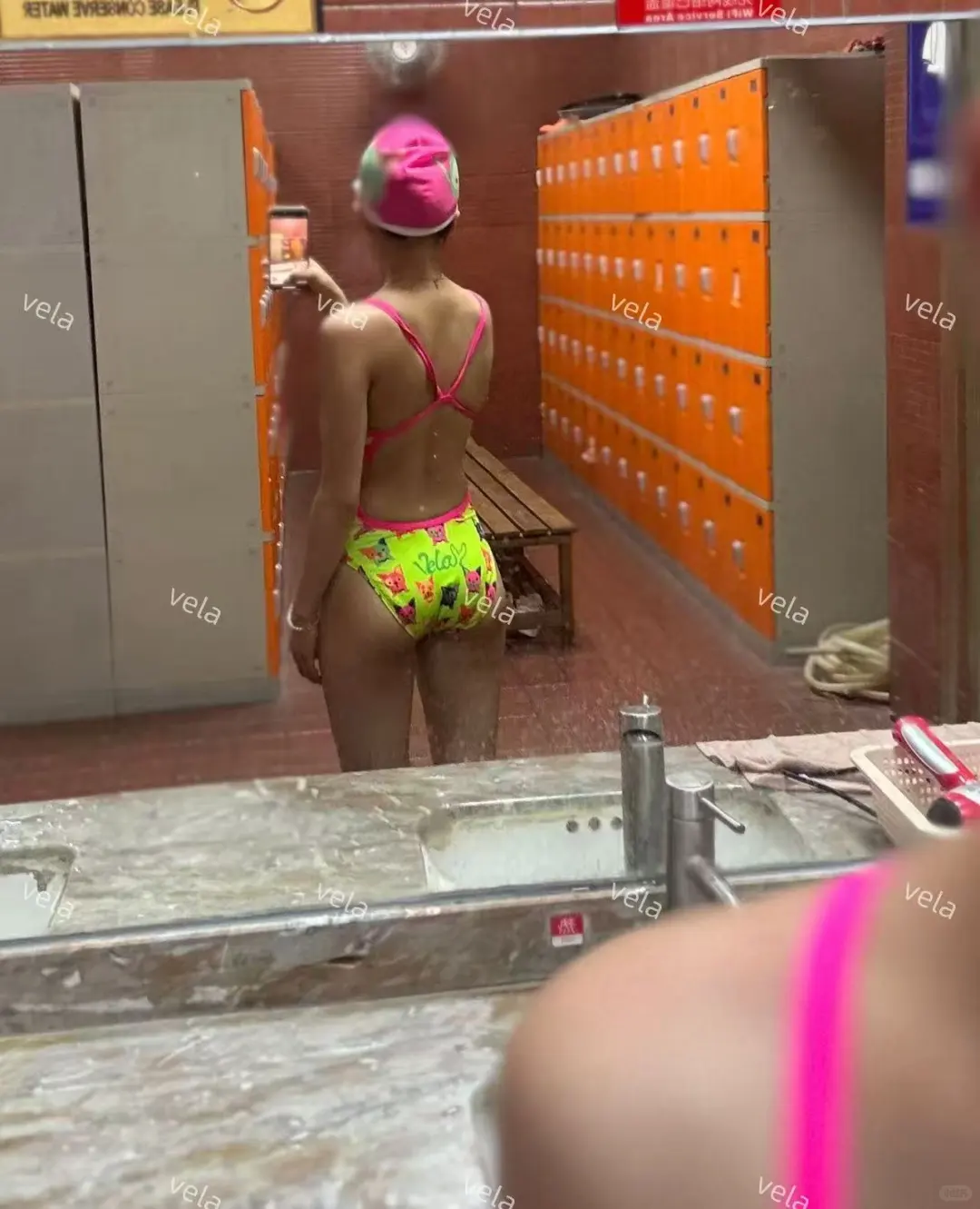 2025秋新宠！荧光狗泳衣来啦✨