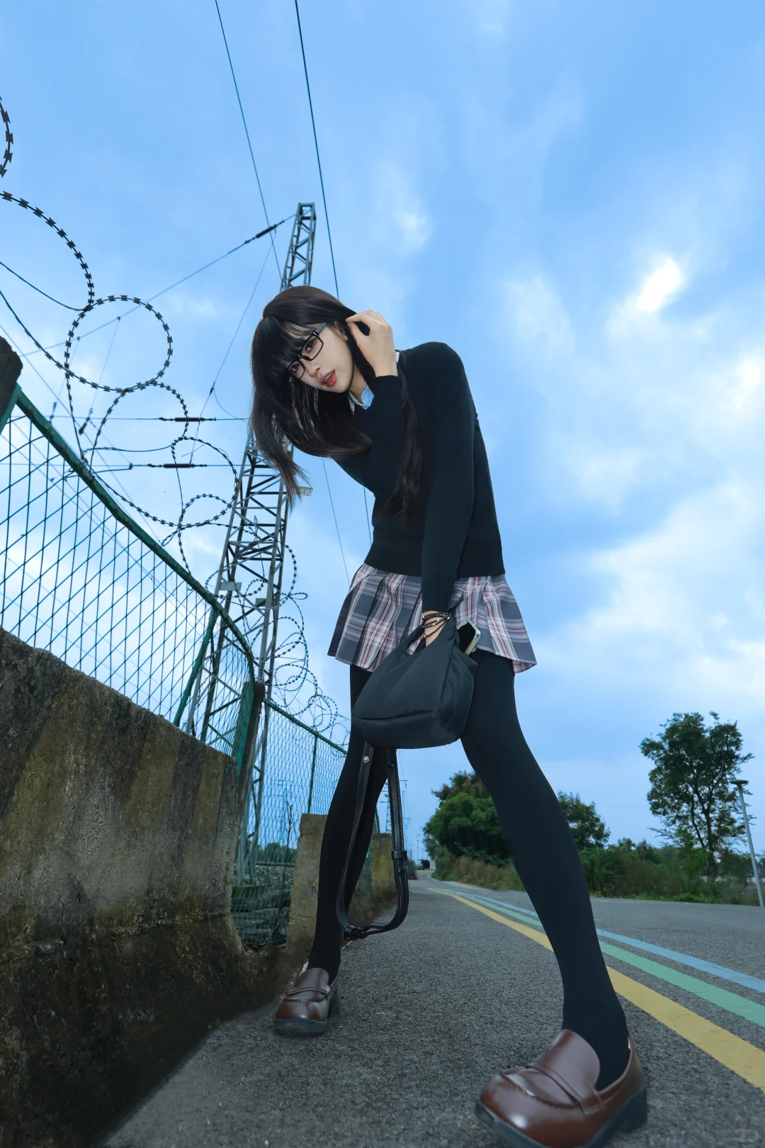 青龙湖铁轨的jk女孩