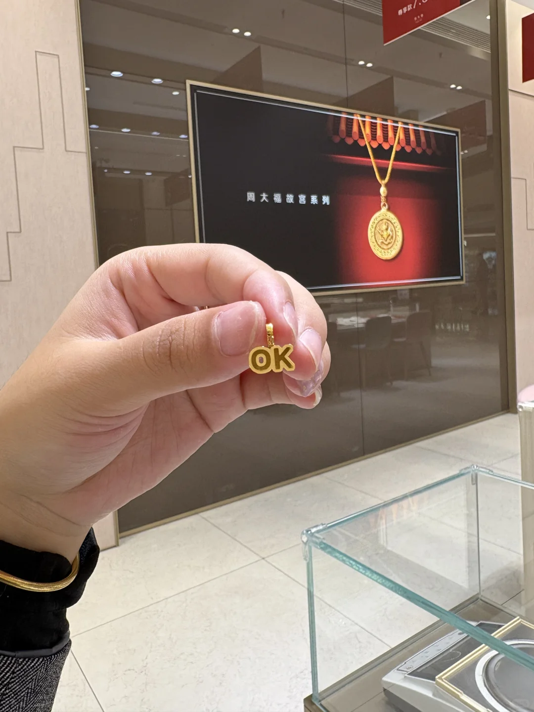 周大福绝绝子克重小吊坠！！！