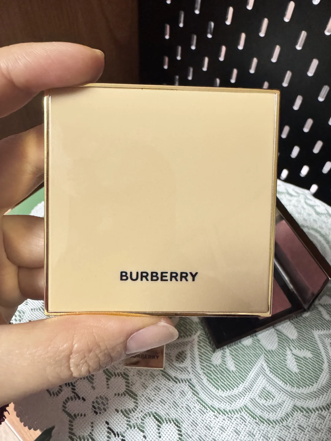 Burberry女神沐浴，就是秋冬必选