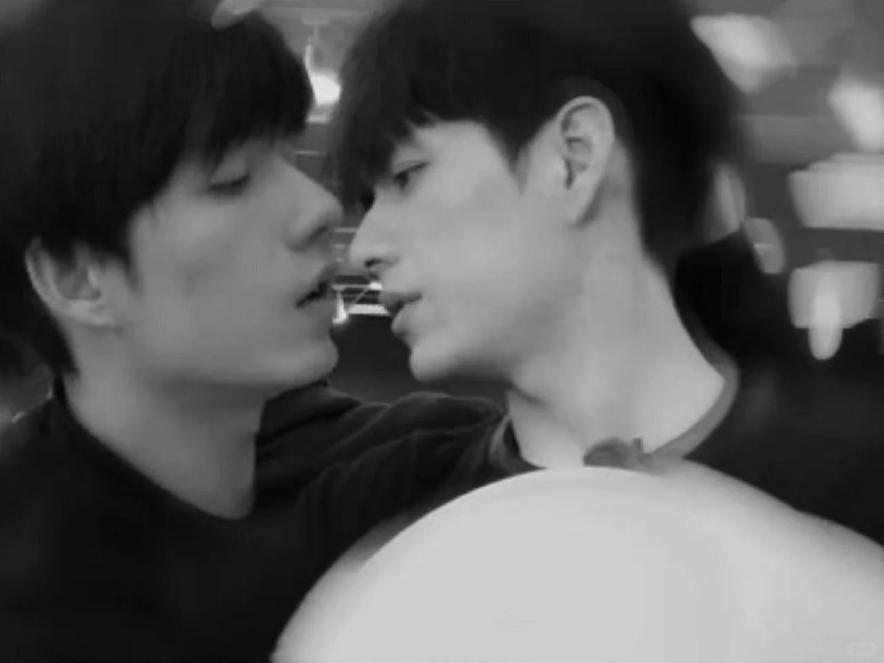 这是逼我嗑妖颜惑众啊