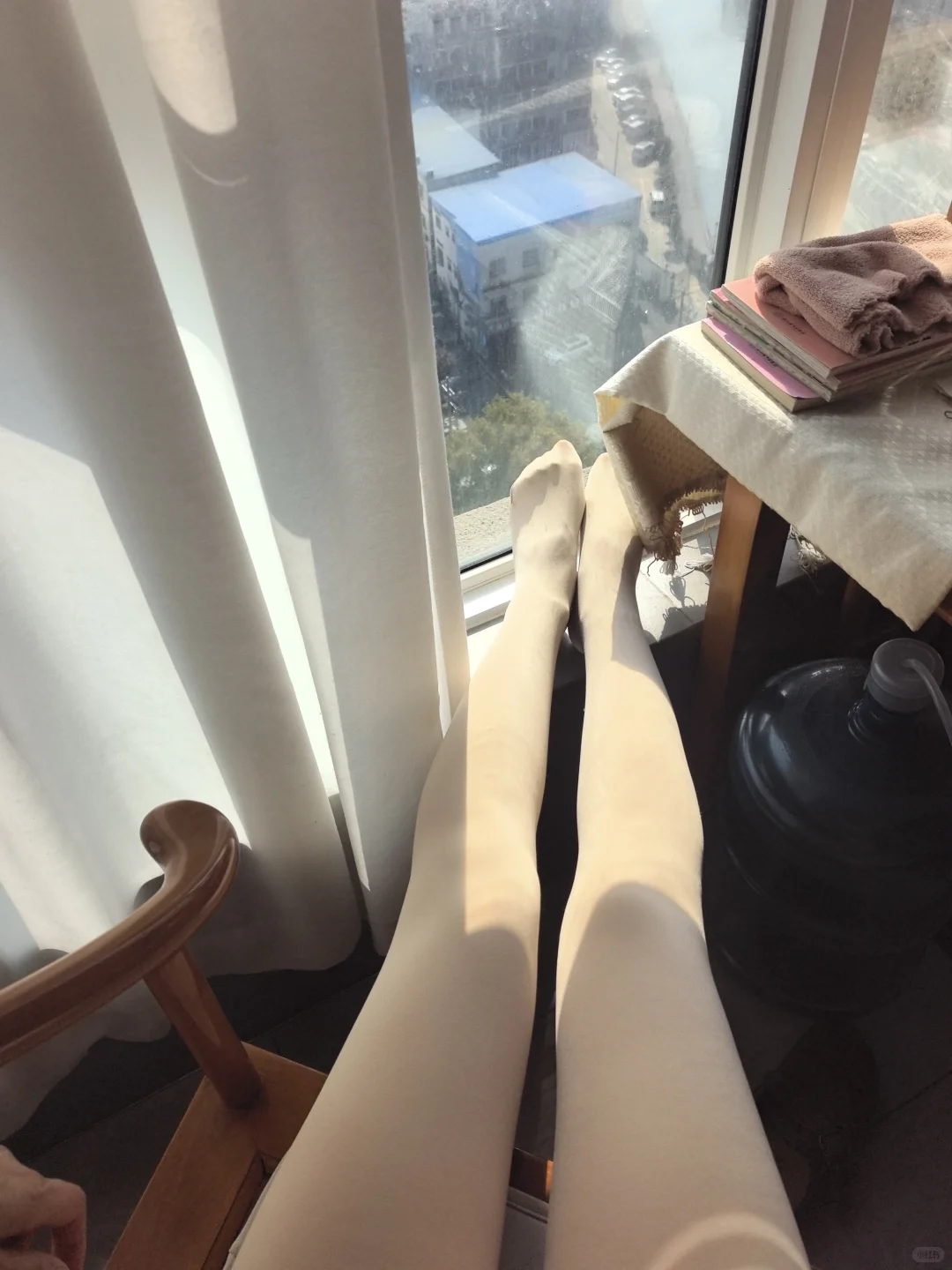 服了。自从穿了这双袜子我妈妈就跟我杠上了