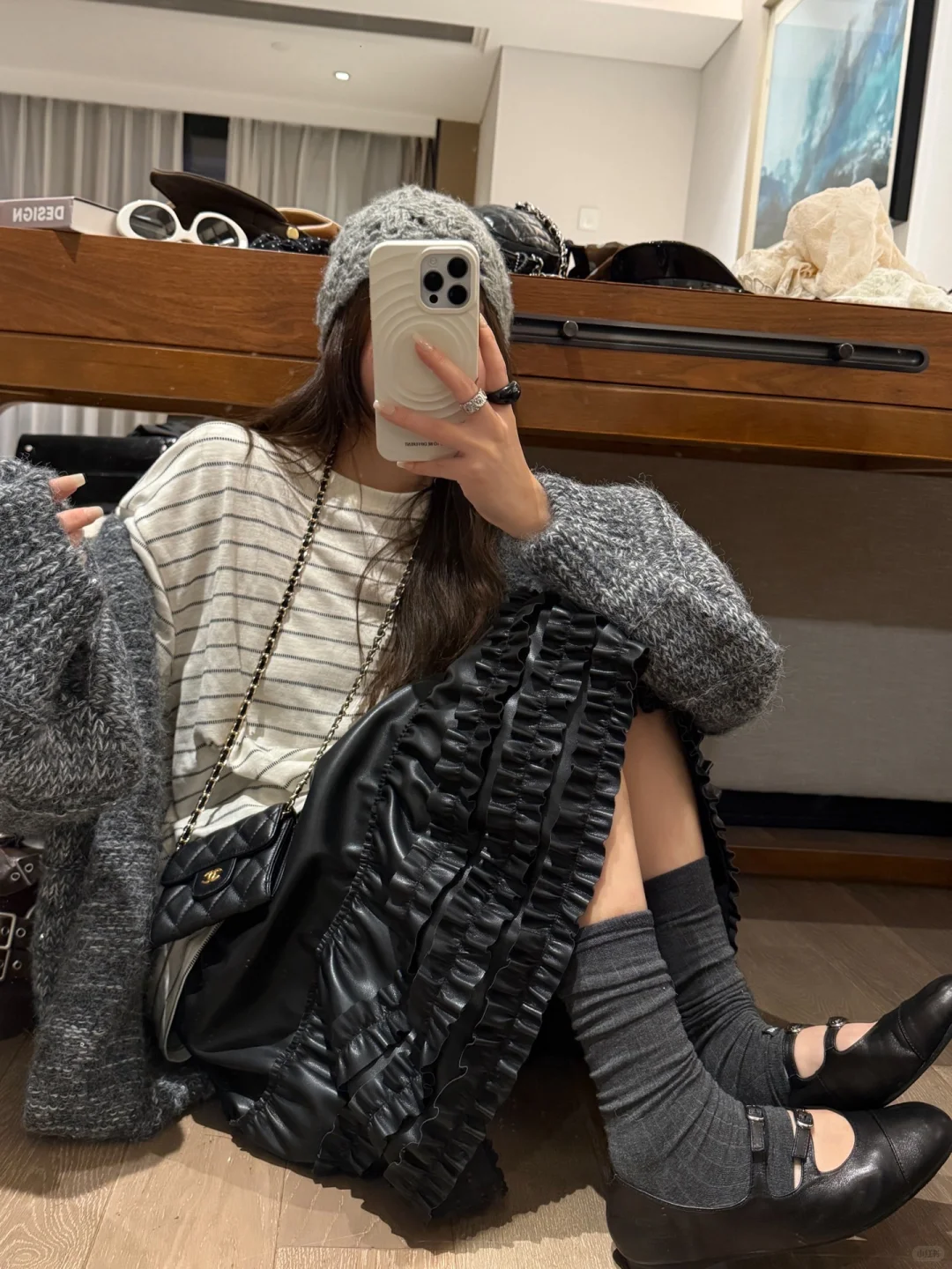 韩女穿搭🖤 这条黑色花边皮裙也太好看了！！