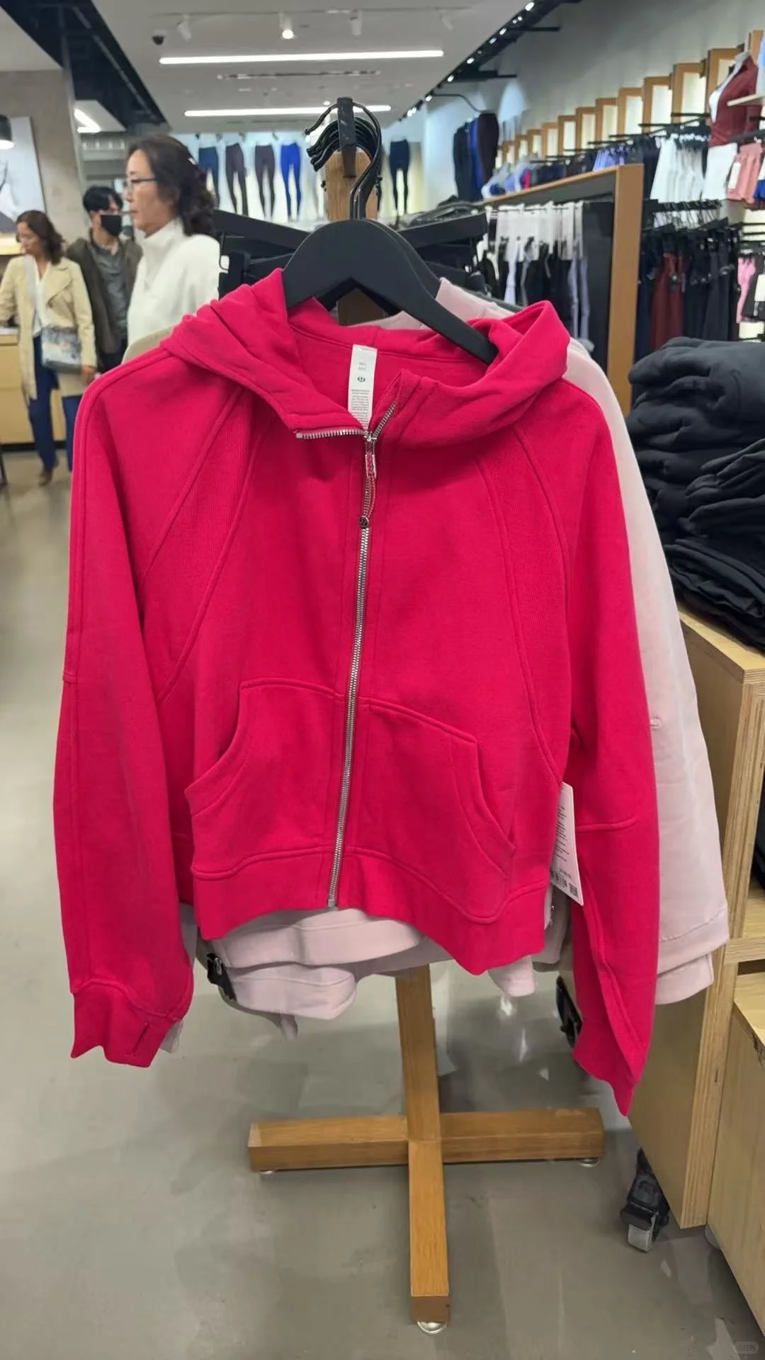 抢到了一件超显白的女神粉scuba