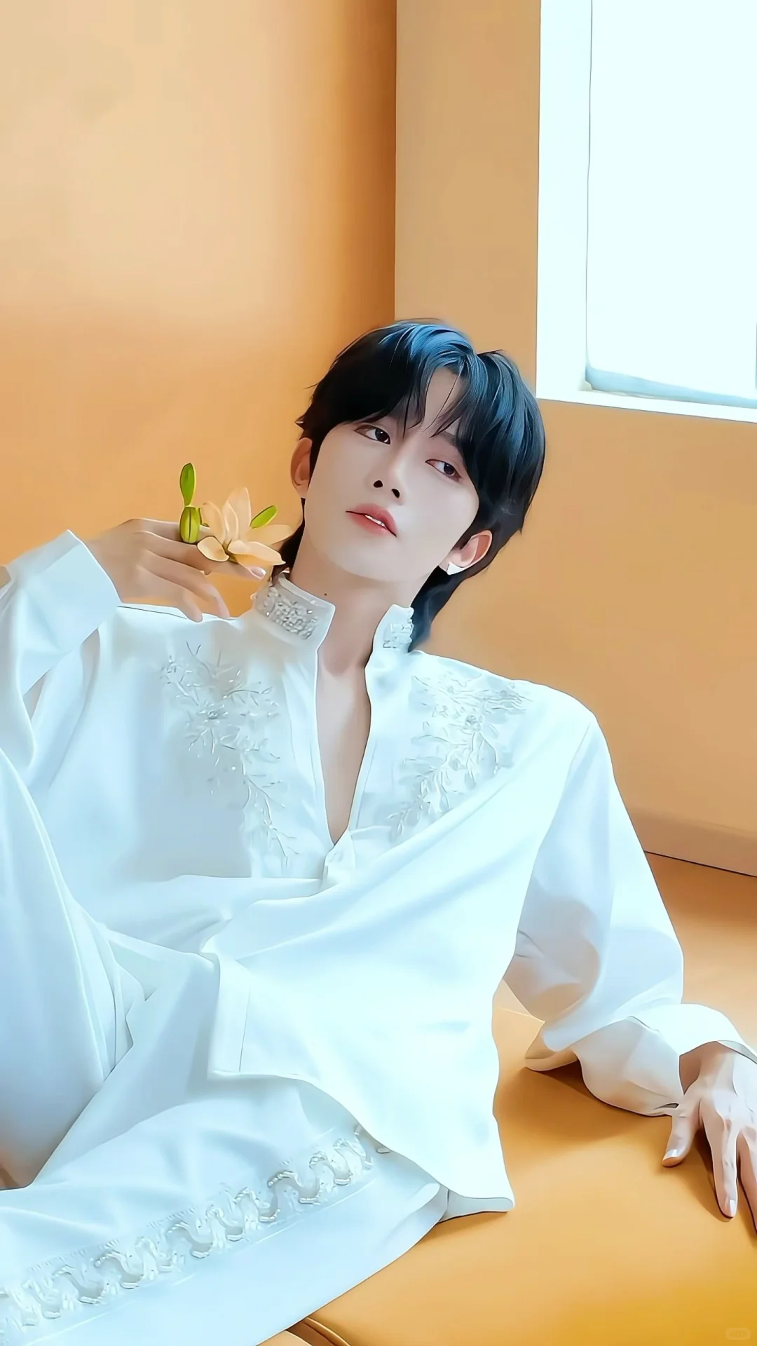 媚眼如丝人比花娇