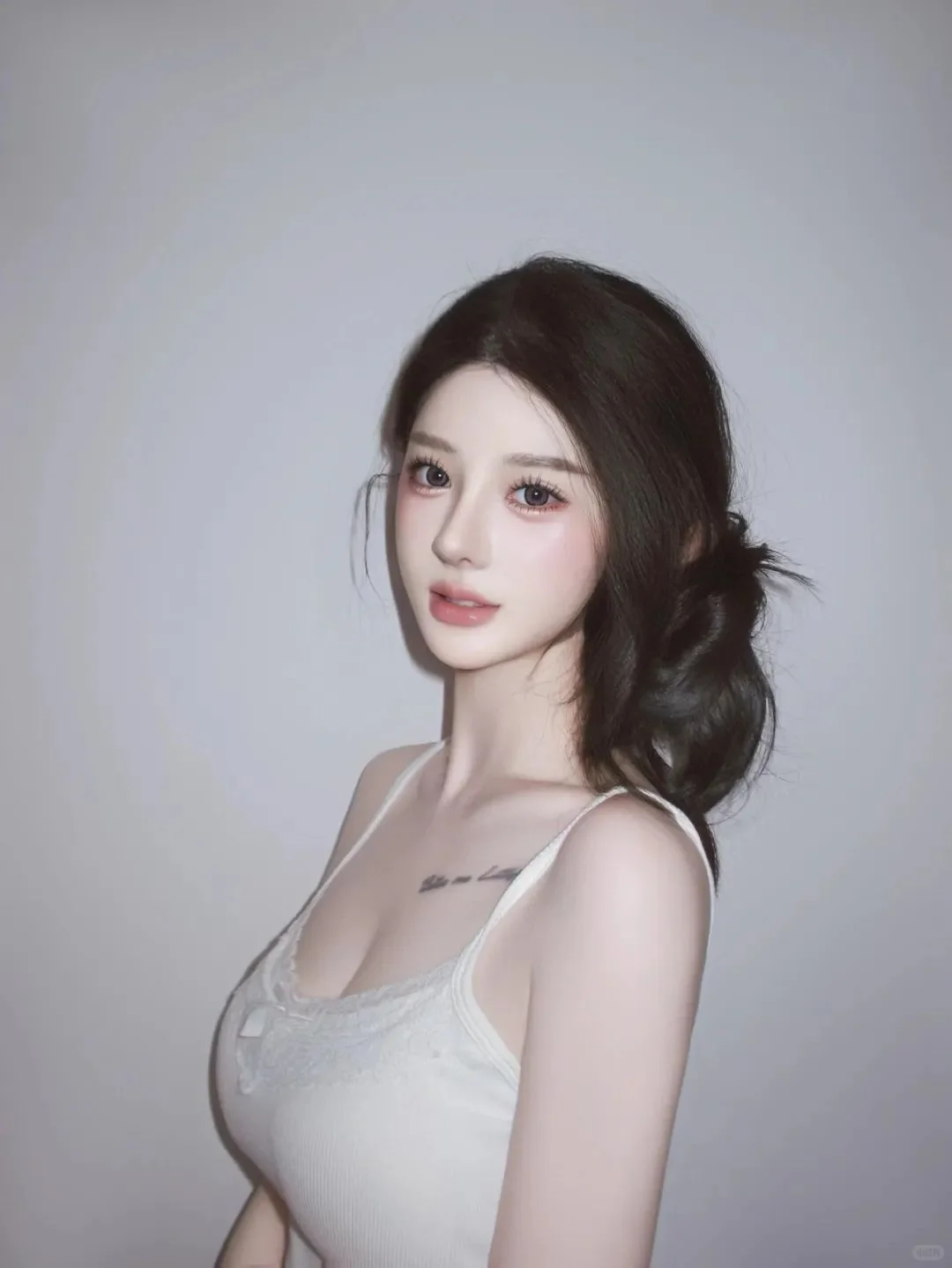 美艳动人，白到发光，这样女人是谁的小娇妻