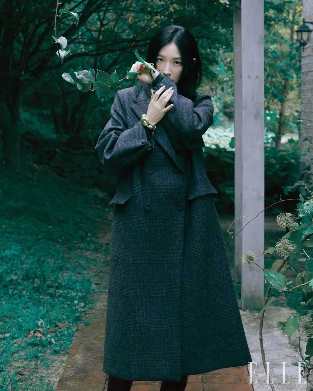 54岁“氧气女神”李英爱登ELLE时尚大片