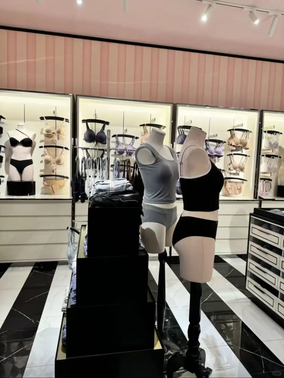 维密维秘人台绝绝子！性感曲线超诱惑🔥